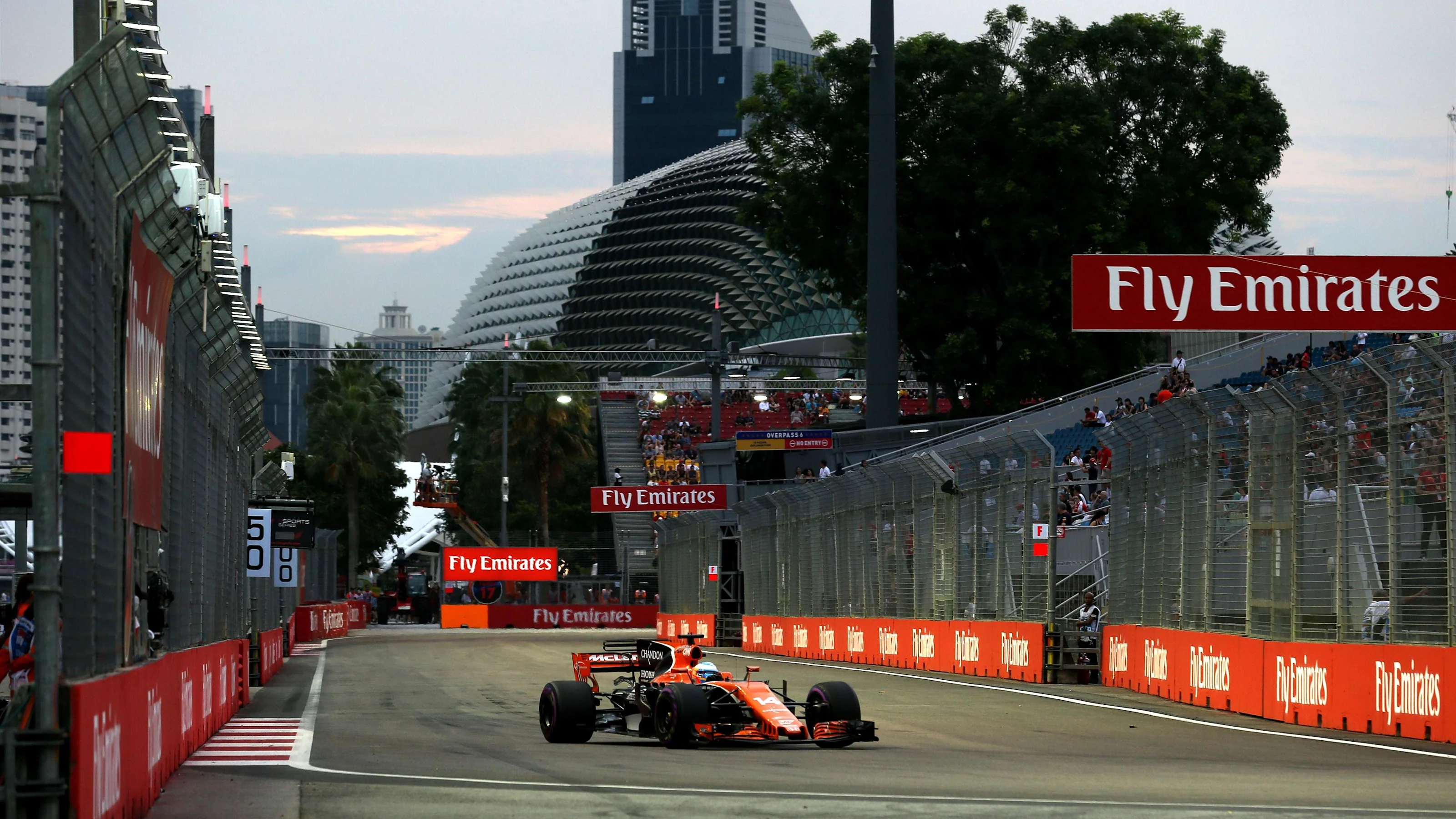 Fernando Alonso (ESP) McLaren MCL32 at Formula One World Championship, Rd14, Singapore Grand Prix,