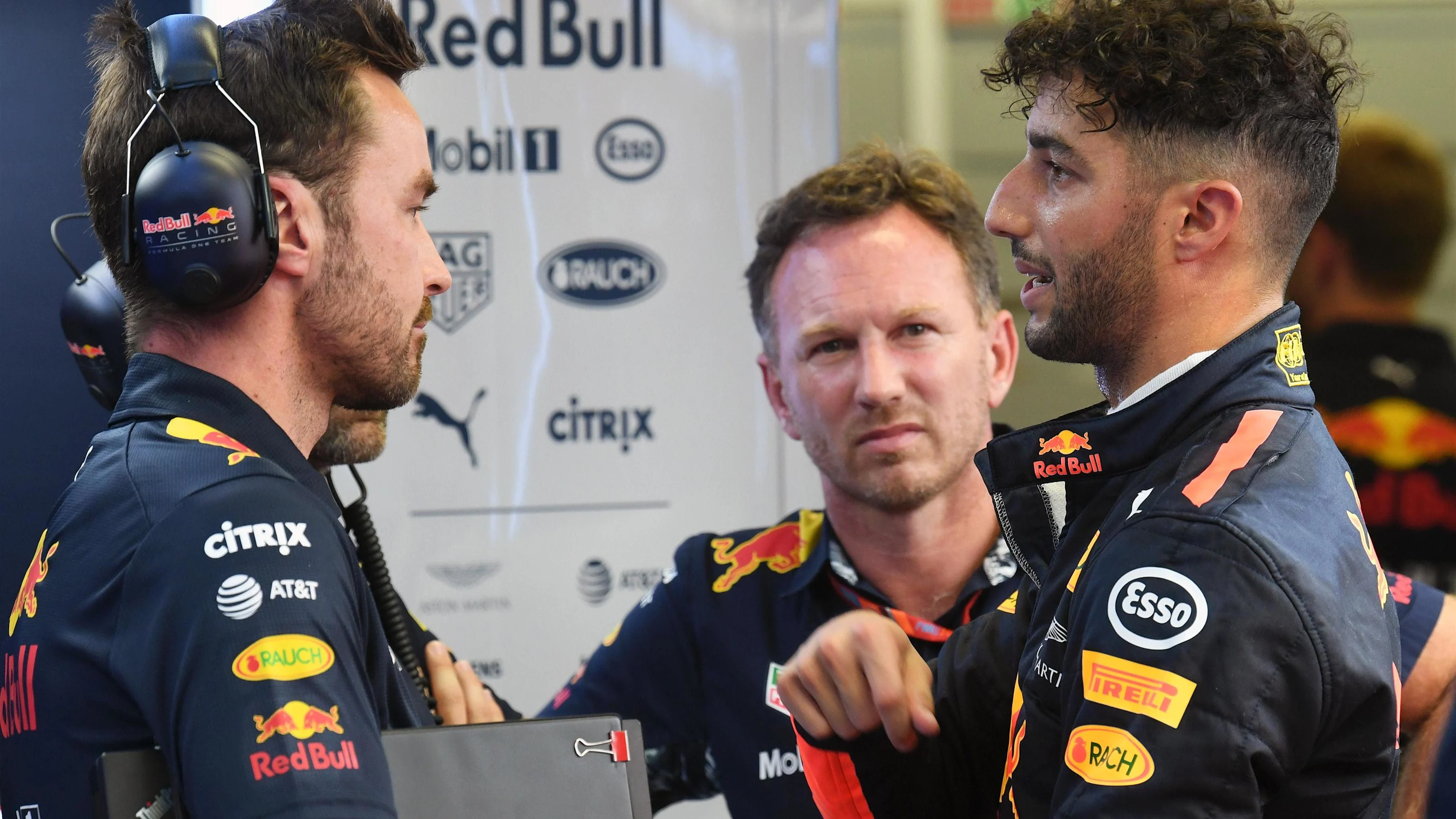 Christian Horner (GBR) Red Bull Racing Team Principal and Daniel Ricciardo (AUS) Red Bull Racing at