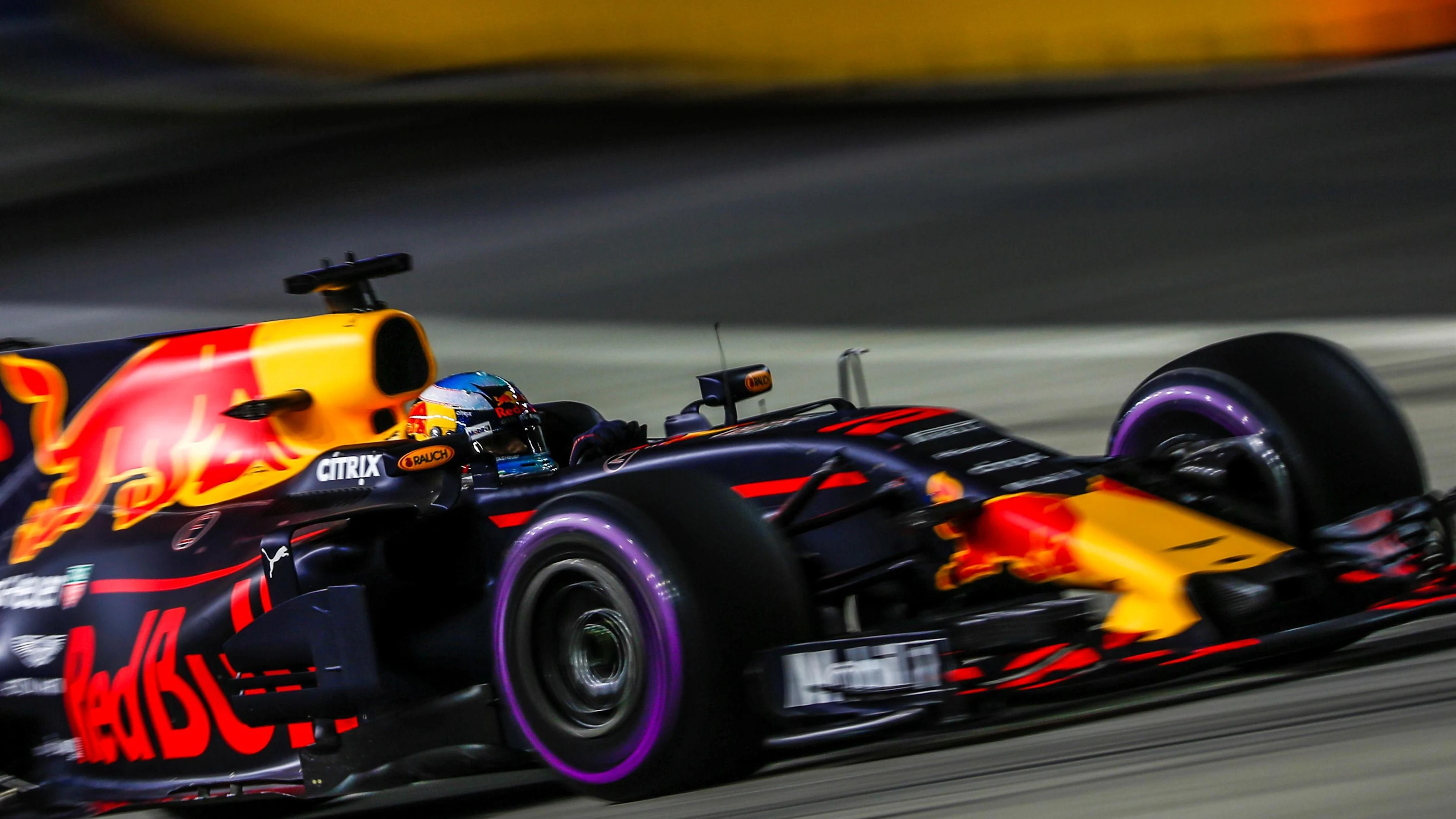 Daniel Ricciardo (AUS) Red Bull Racing RB13 at Formula One World Championship, Rd14, Singapore