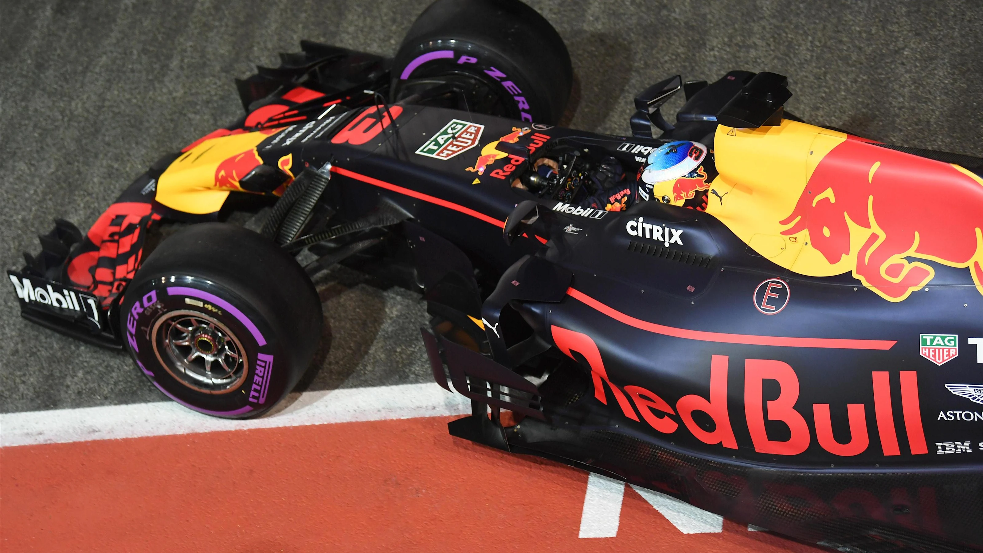 Daniel Ricciardo (AUS) Red Bull Racing RB13 at Formula One World Championship, Rd14, Singapore