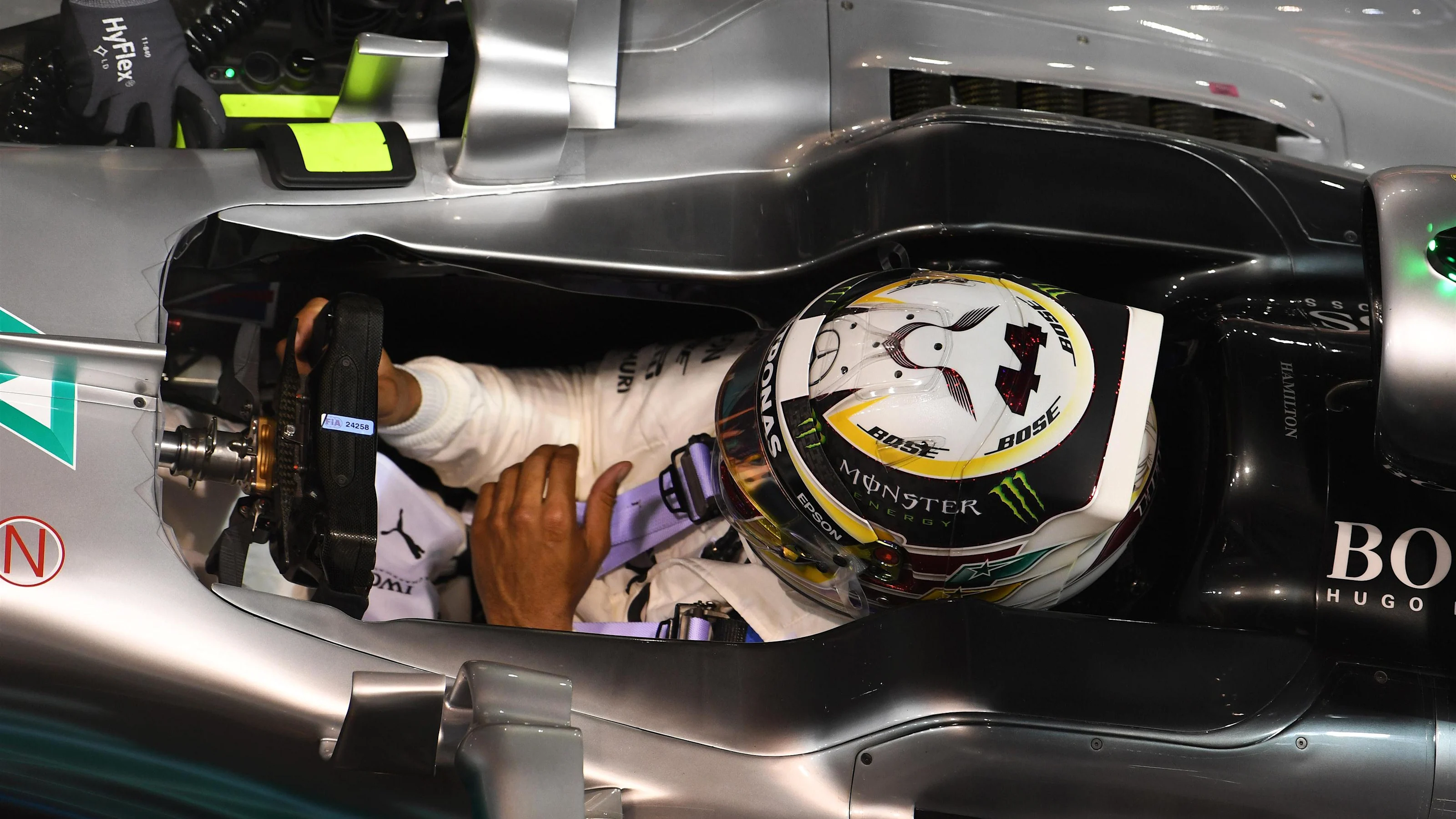 Lewis Hamilton (GBR) Mercedes-Benz F1 W08 Hybrid at Formula One World Championship, Rd14, Singapore
