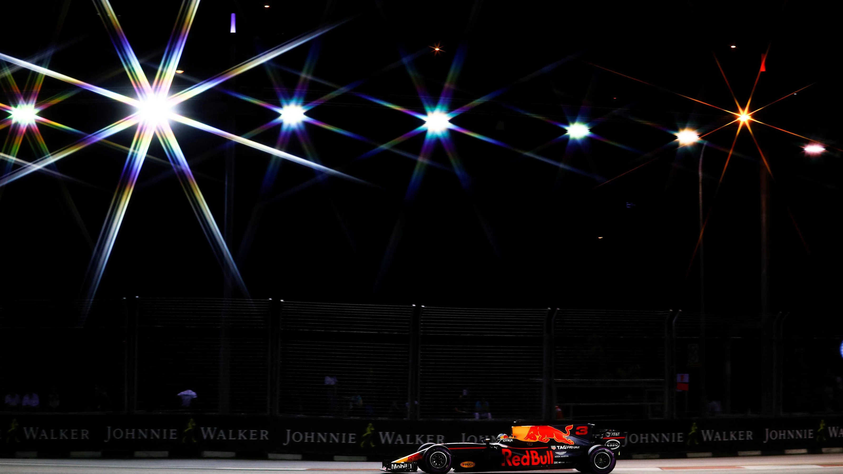 Daniel Ricciardo (AUS) Red Bull Racing RB13 at Formula One World Championship, Rd14, Singapore