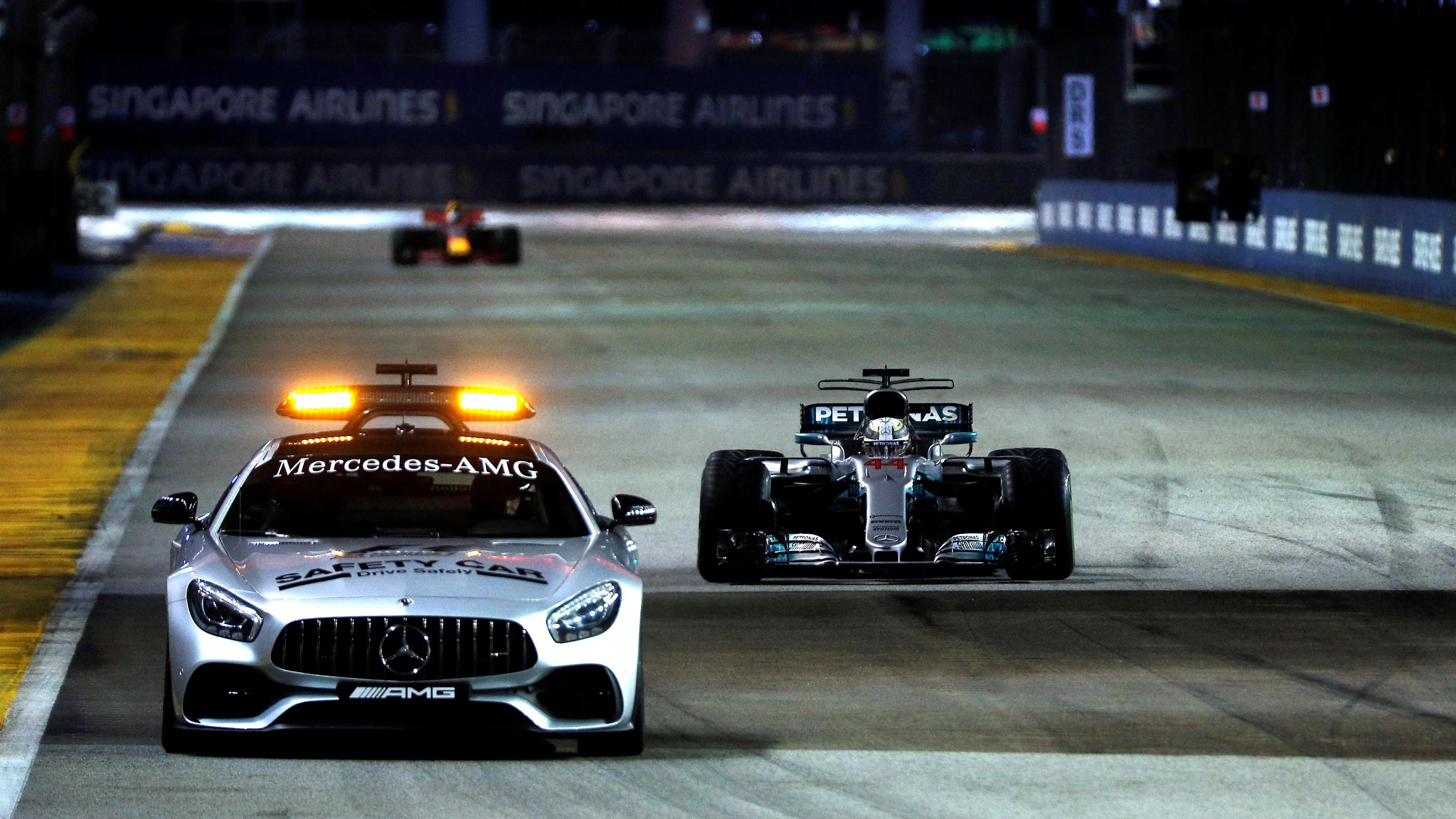 Safety car leads Lewis Hamilton (GBR) Mercedes-Benz F1 W08 Hybrid at Formula One World