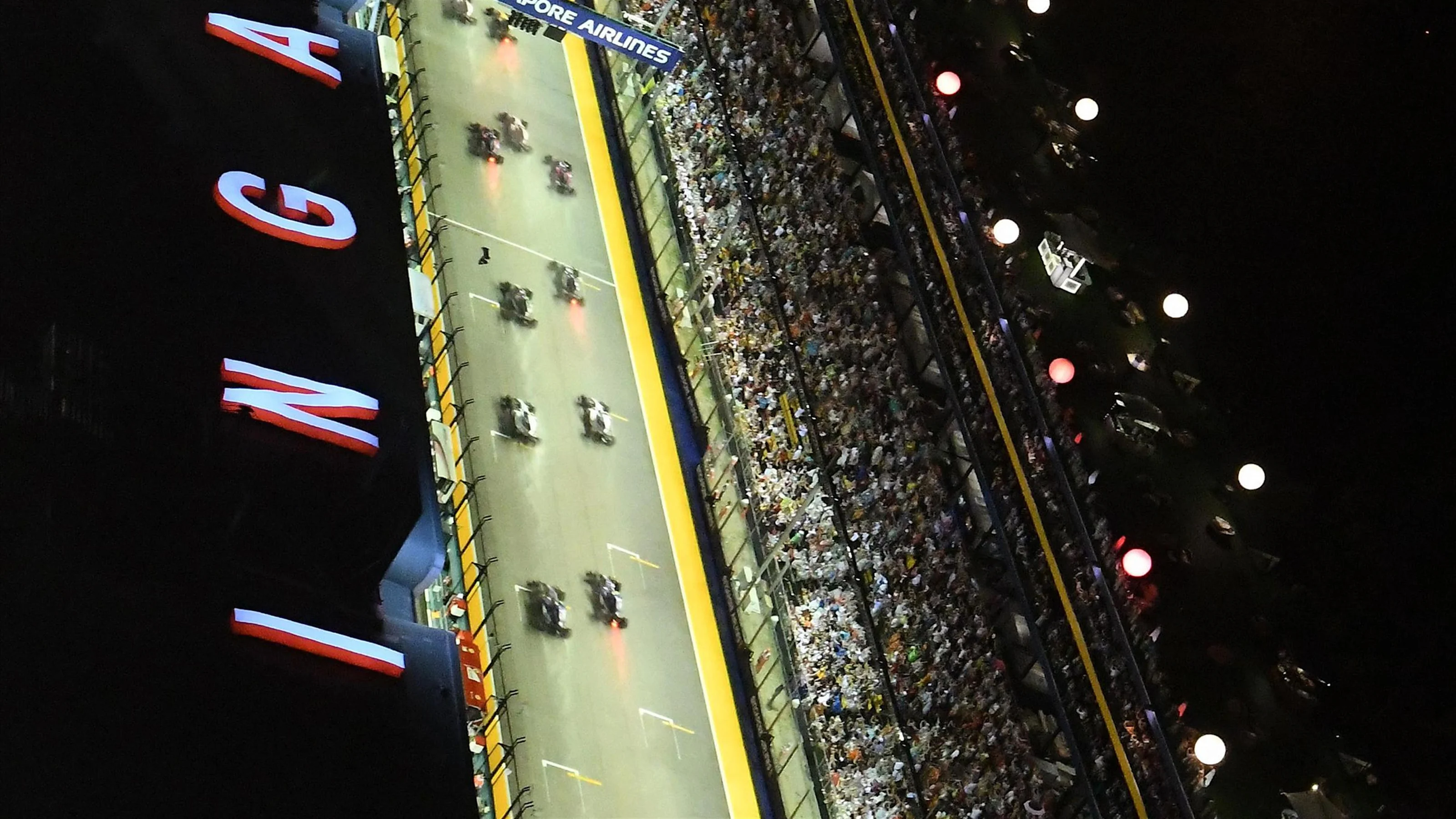 The start of the race at Formula One World Championship, Rd14, Singapore Grand Prix, Race, Marina