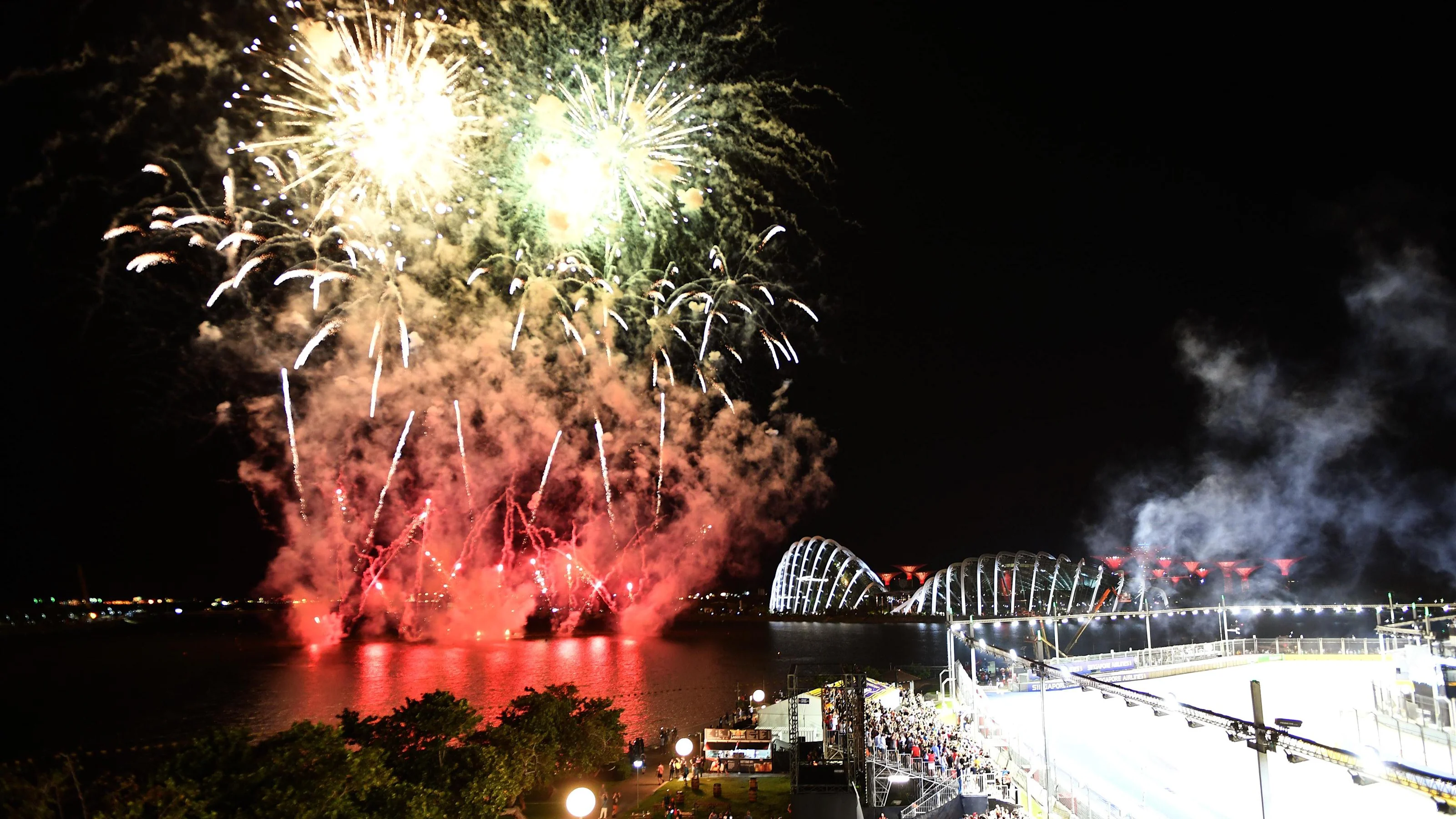 Fireworks at the end of the race at Formula One World Championship, Rd14, Singapore Grand Prix,