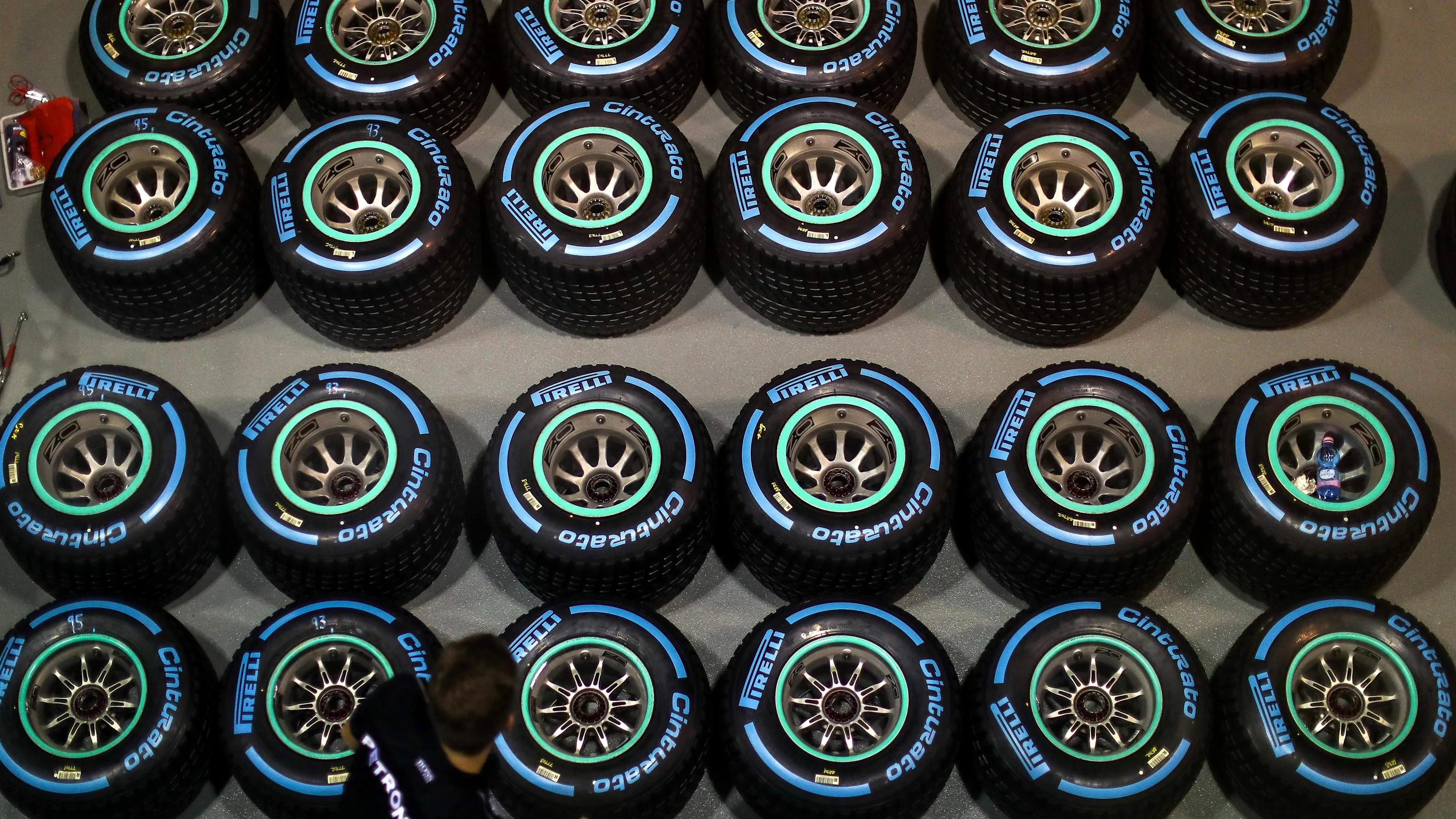 Pirelli tyres at Formula One World Championship, Rd14, Singapore Grand Prix, Preparations, Marina