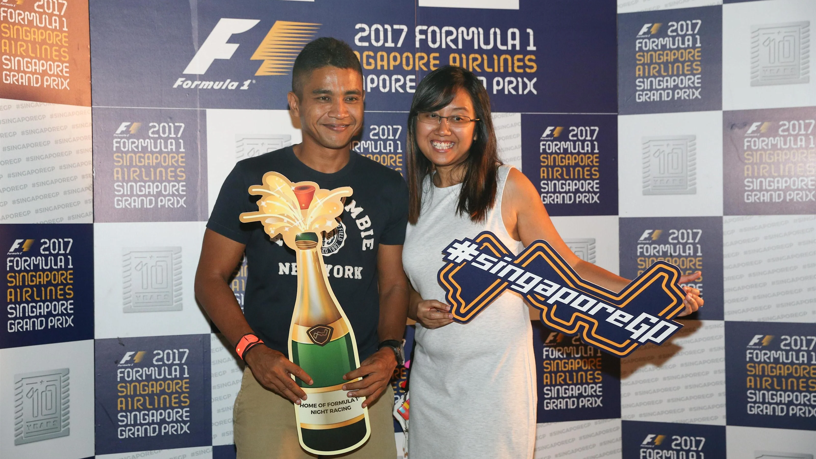 Fans at Formula One World Championship, Rd14, Singapore Grand Prix, Preparations, Marina Bay Street