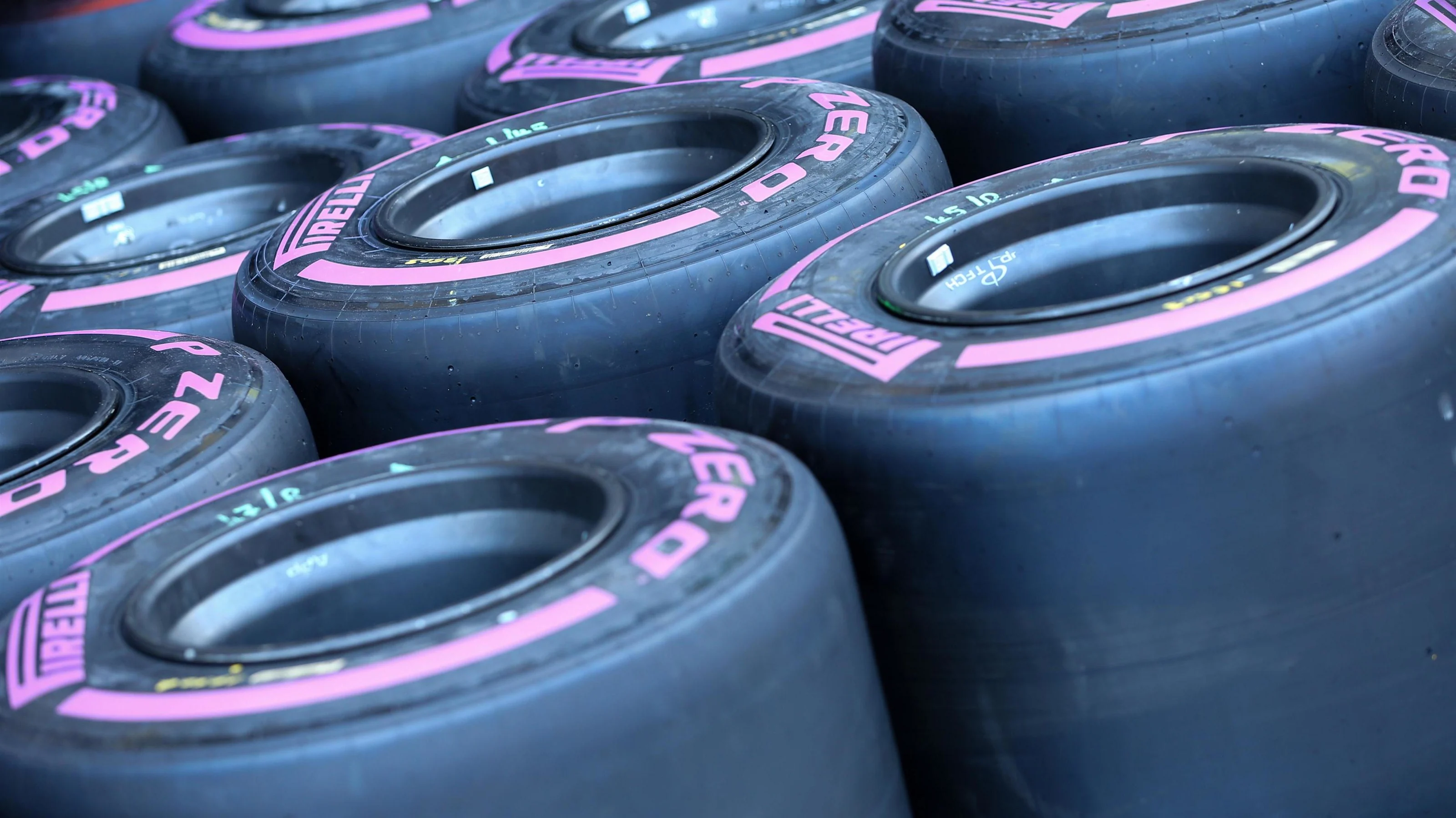 Pirelli tyres at Formula One World Championship, Rd14, Singapore Grand Prix, Preparations, Marina