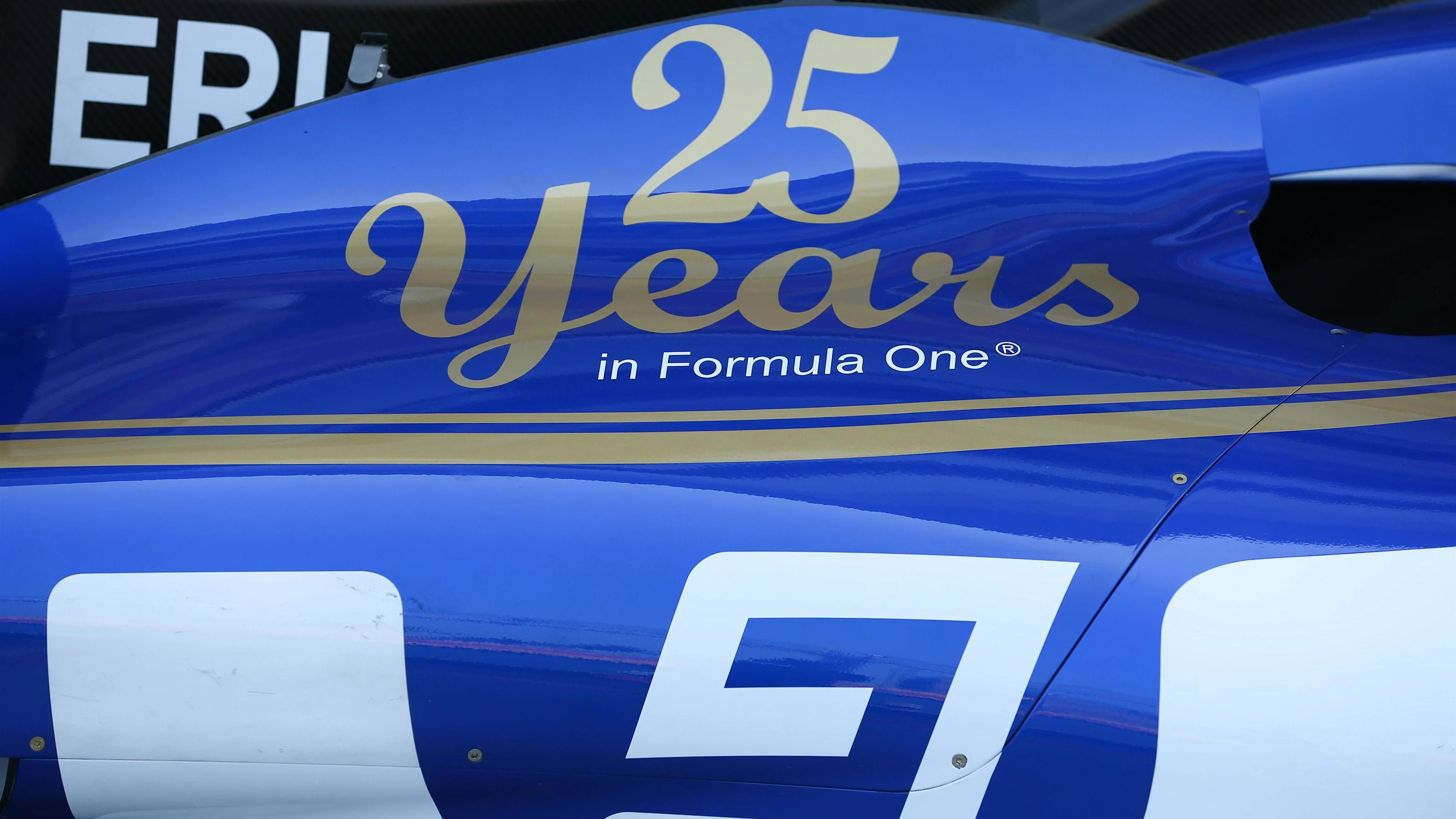 Sauber C36 bodywork at Formula One World Championship, Rd14, Singapore Grand Prix, Preparations,