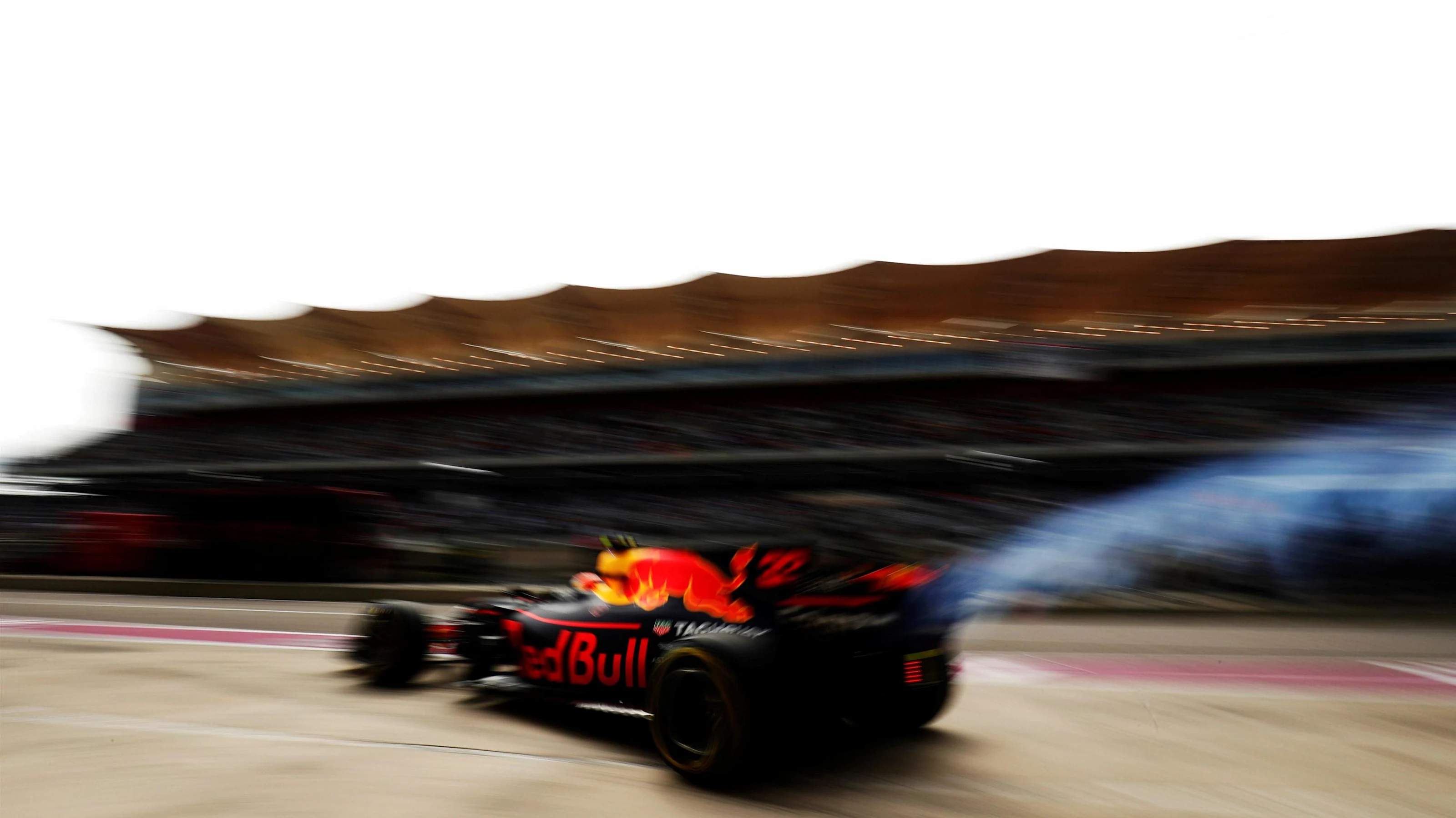 Max Verstappen (NED) Red Bull Racing RB13 and smoke at Formula One World Championship, Rd17, United