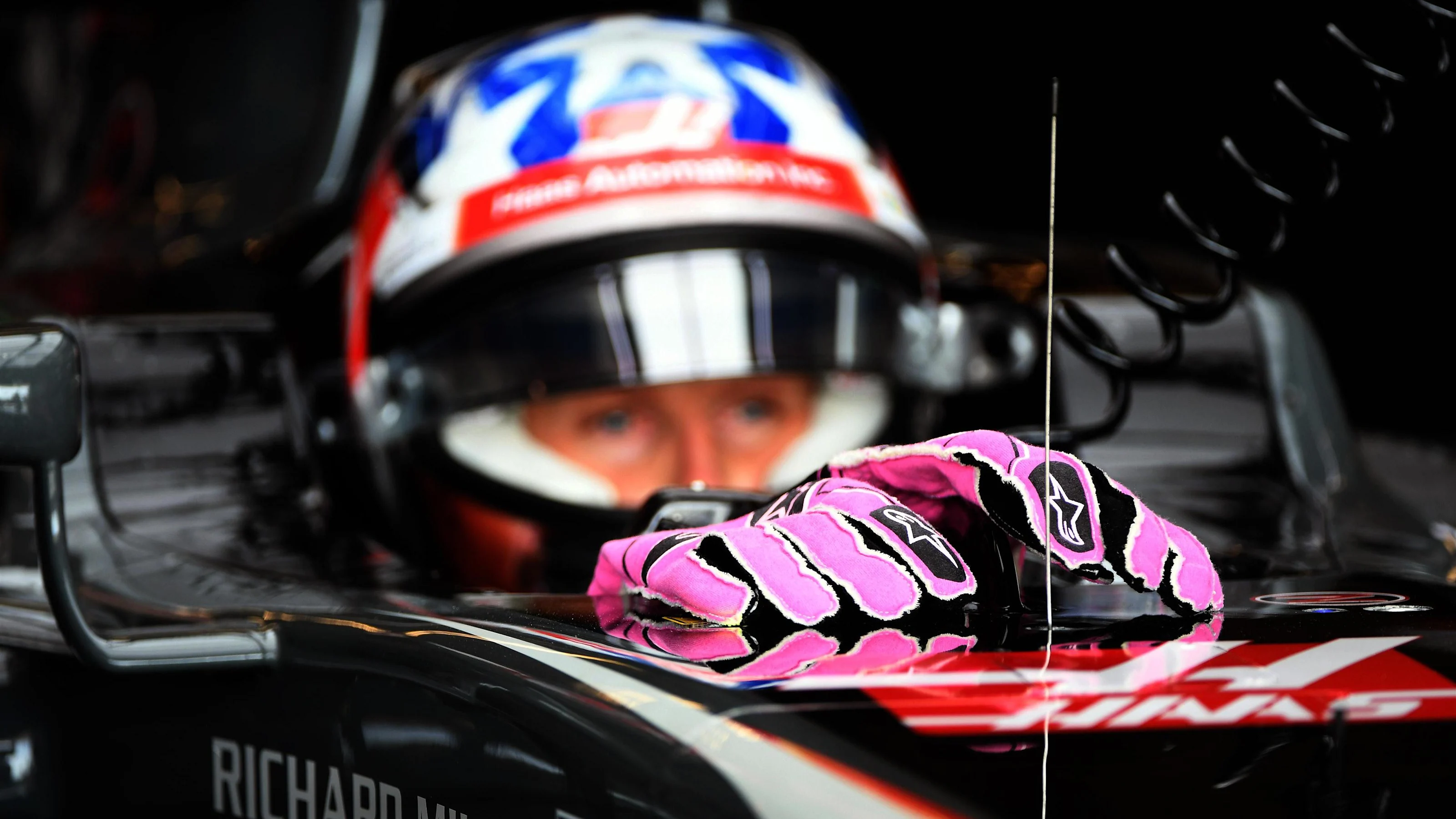 Alpinestars gloves of Romain Grosjean (FRA) Haas VF-17 at Formula One World Championship, Rd17,
