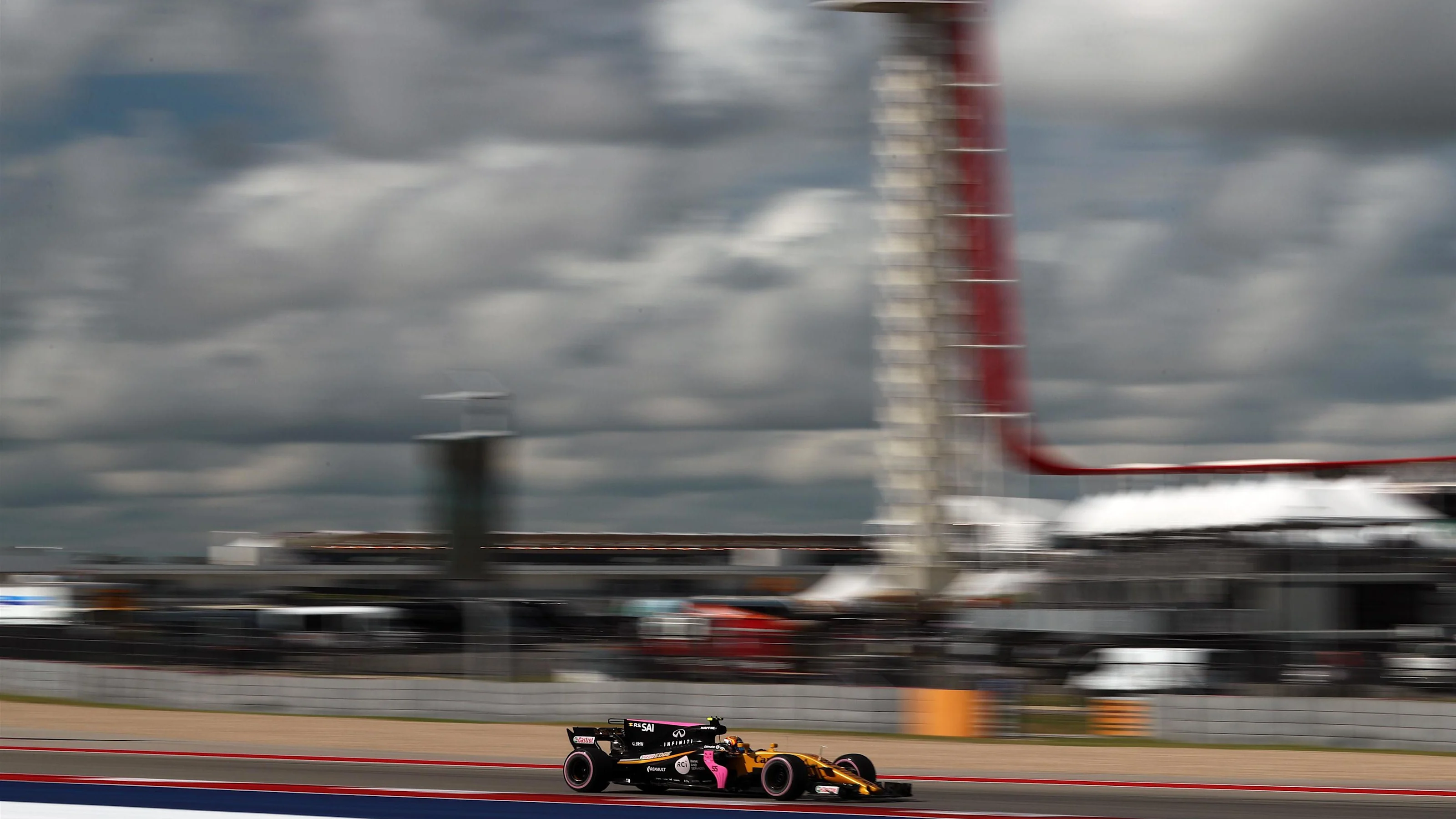 Carlos Sainz jr (ESP) Renault Sport F1 Team RS17 at Formula One World Championship, Rd17, United