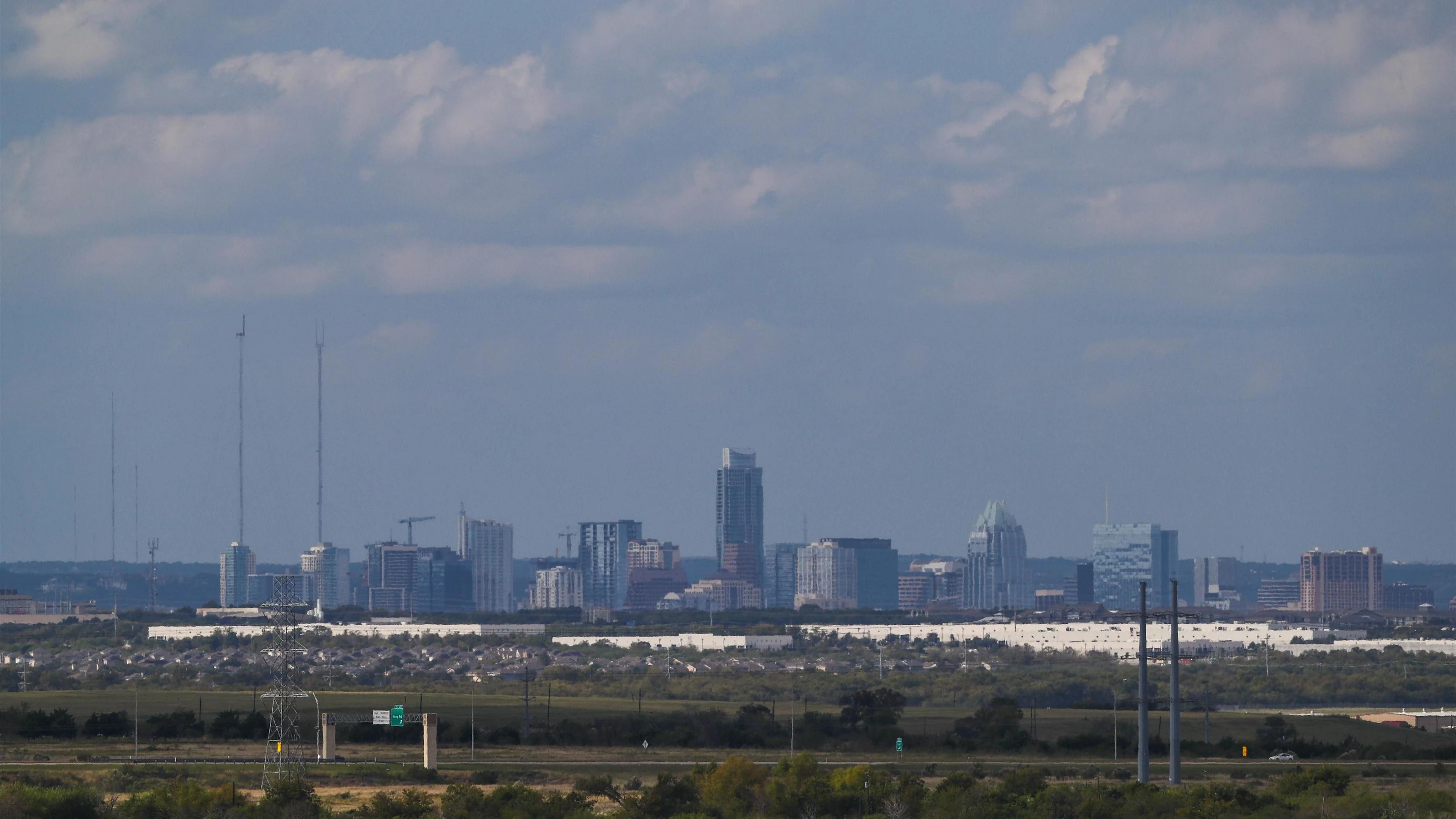 City skyline at Formula One World Championship, Rd17, United States Grand Prix, Qualifying, Circuit