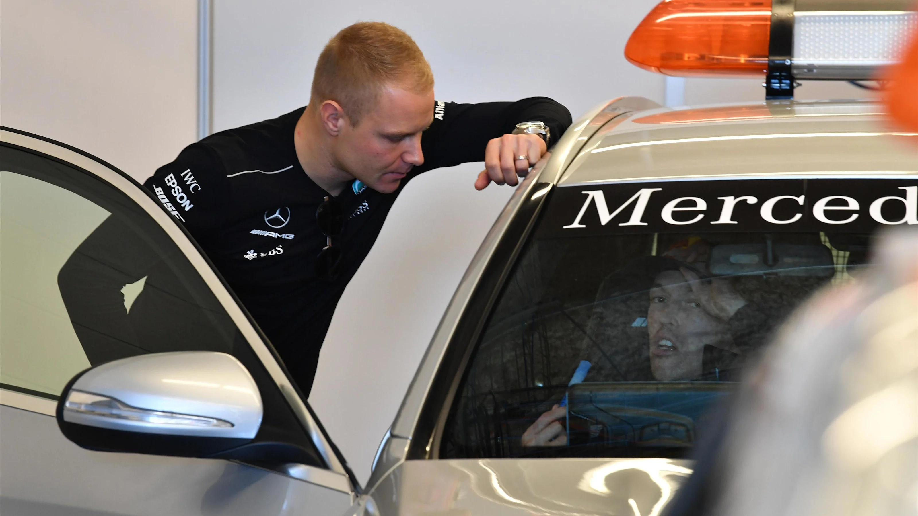Daniil Kvyat (RUS) Scuderia Toro Rosso in the Safety Car with Valtteri Bottas (FIN) Mercedes AMG F1