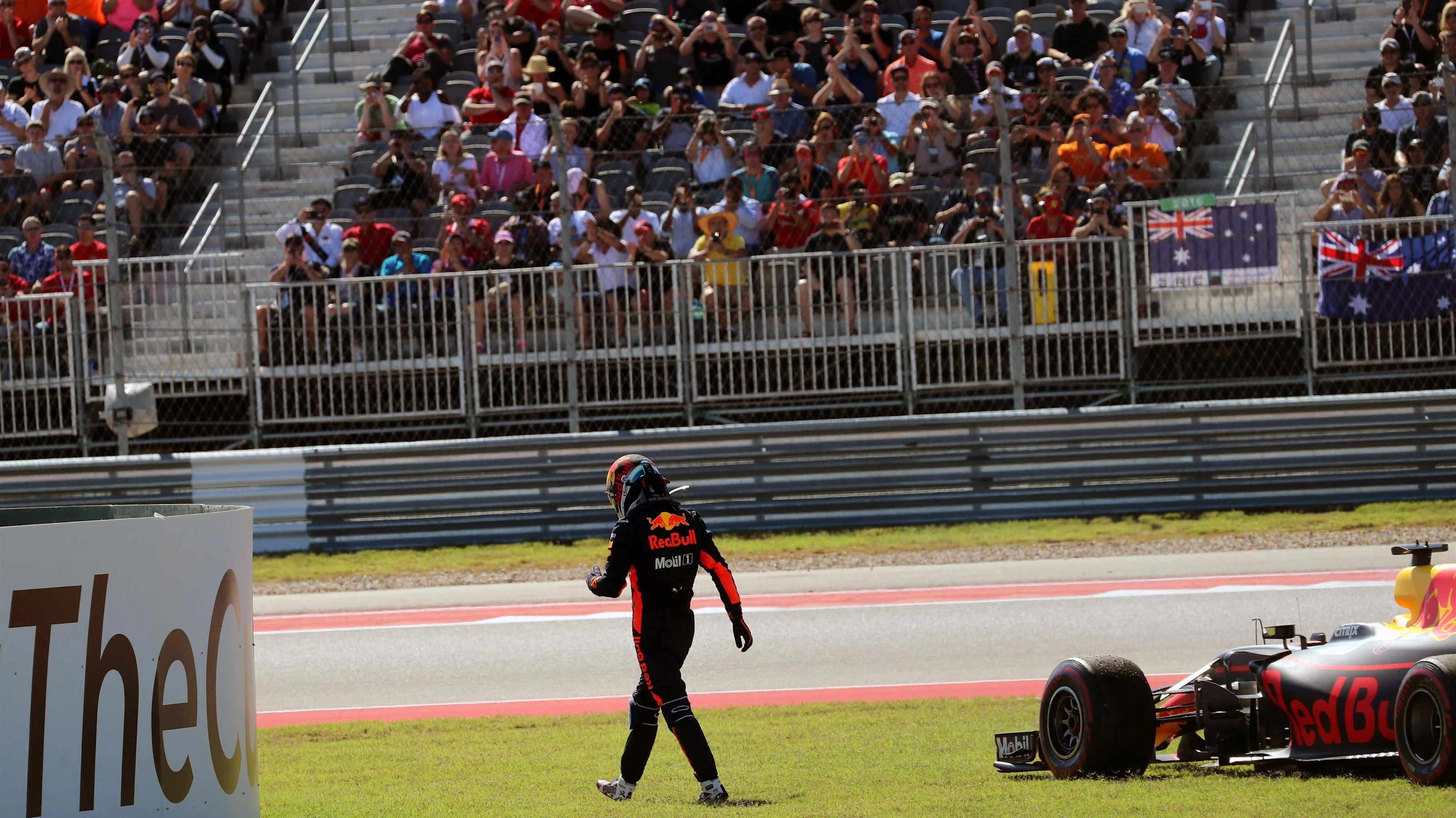 Daniel Ricciardo (AUS) Red Bull Racing RB13 retires from the race at Formula One World