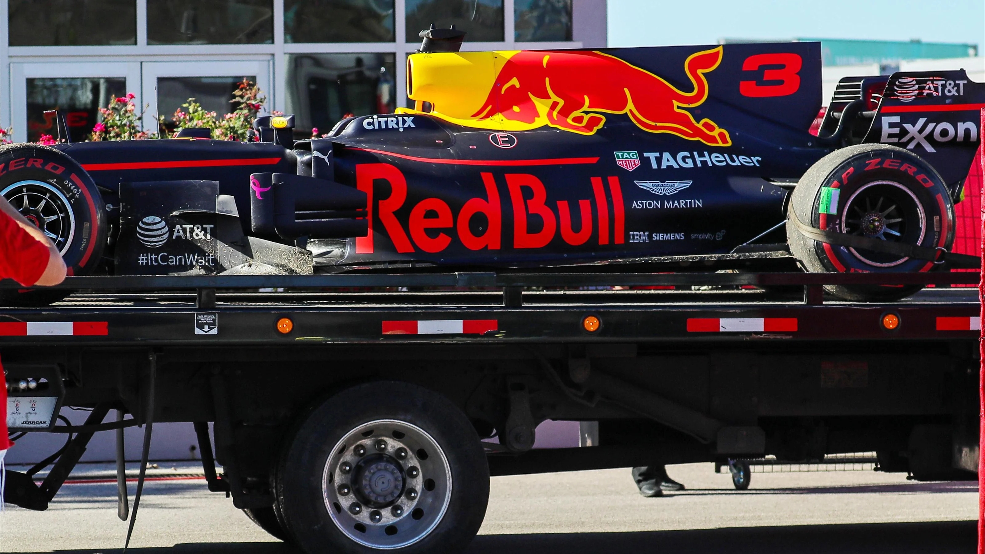 The car of race retiree Daniel Ricciardo (AUS) Red Bull Racing RB13 is recovered at Formula One