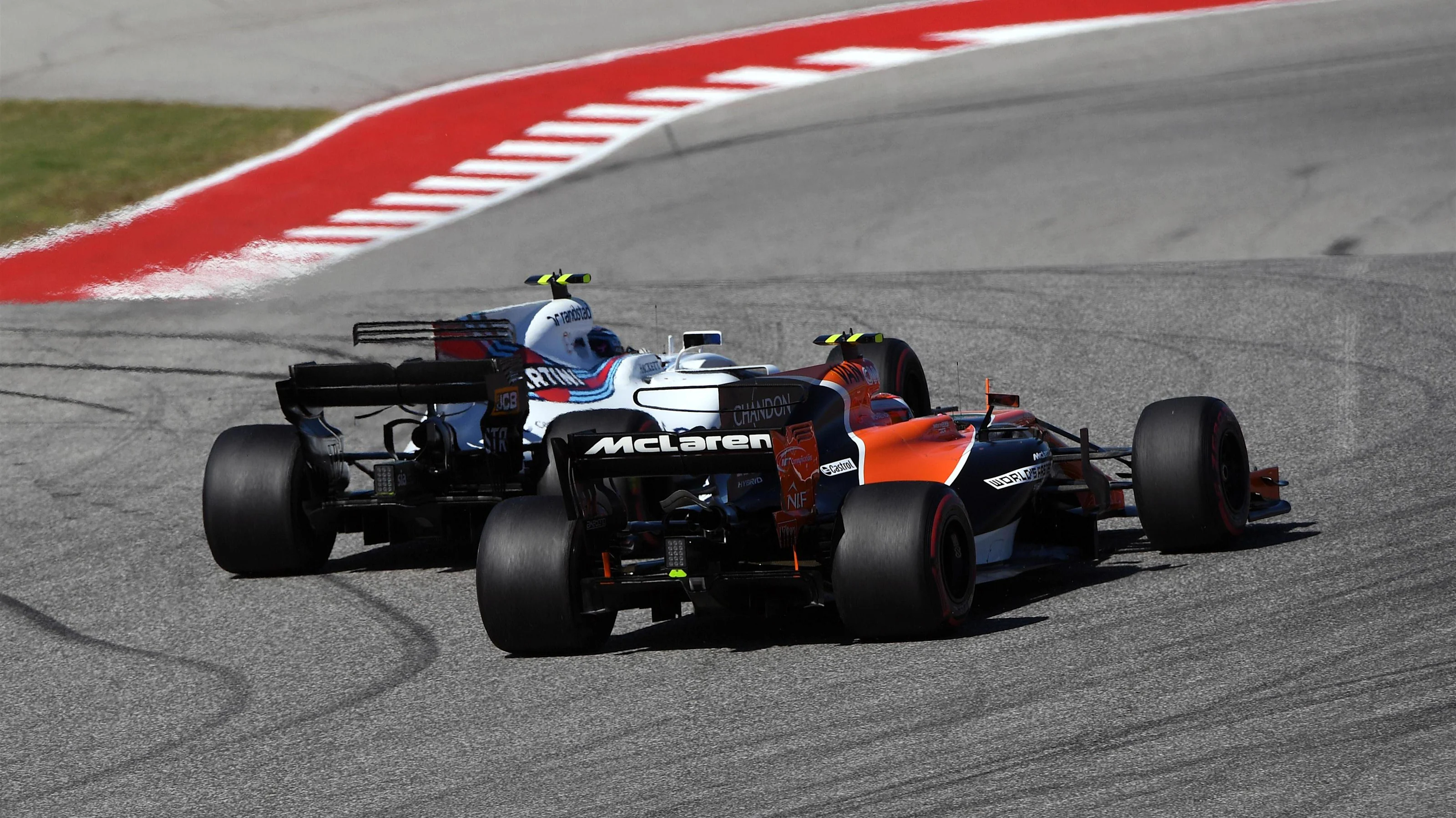 Lance Stroll (CDN) Williams FW40 and Stoffel Vandoorne (BEL) McLaren MCL32 battle at Formula One