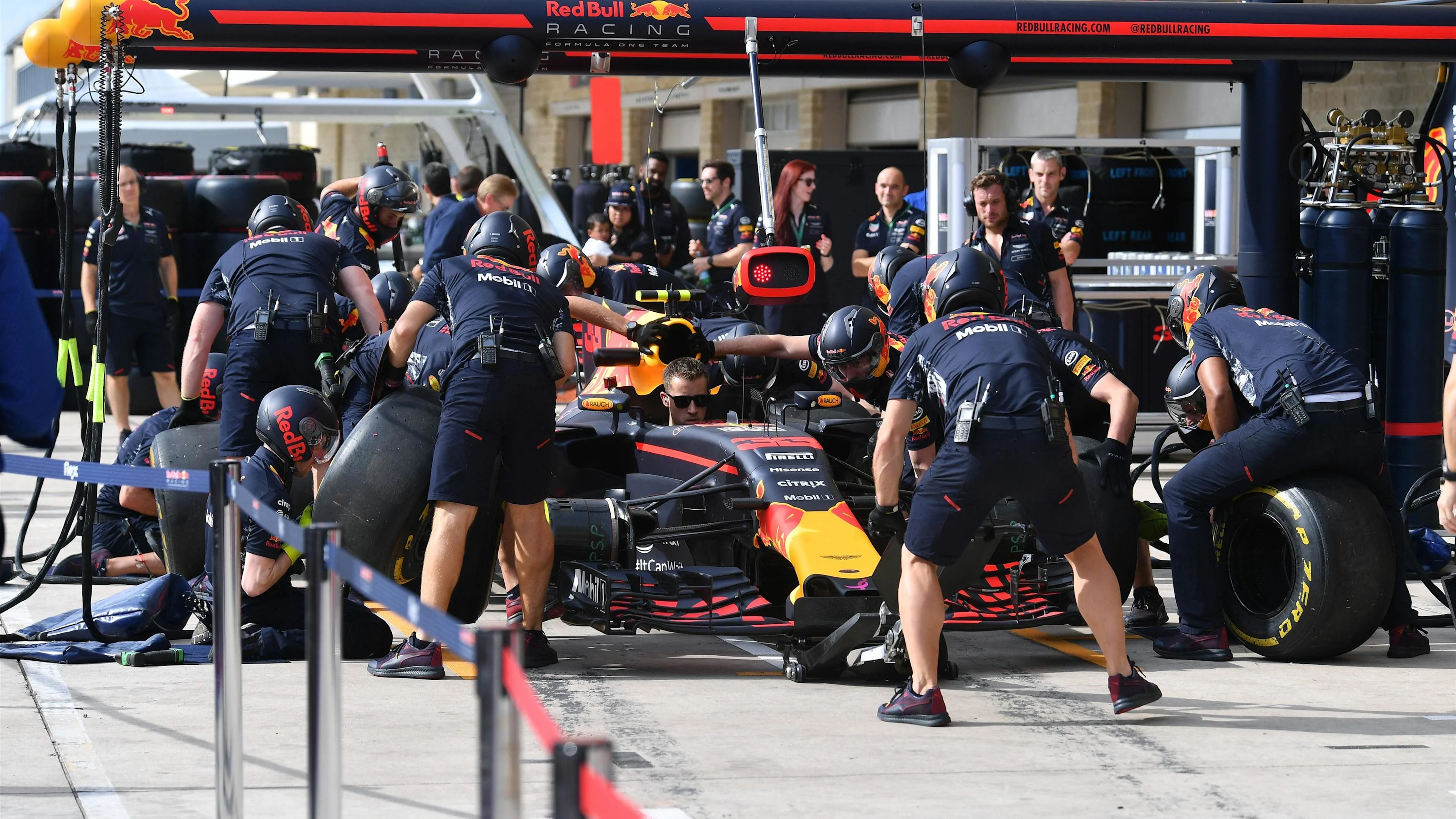 Red Bull Racing practice pit stops at Formula One World Championship, Rd17, United States Grand