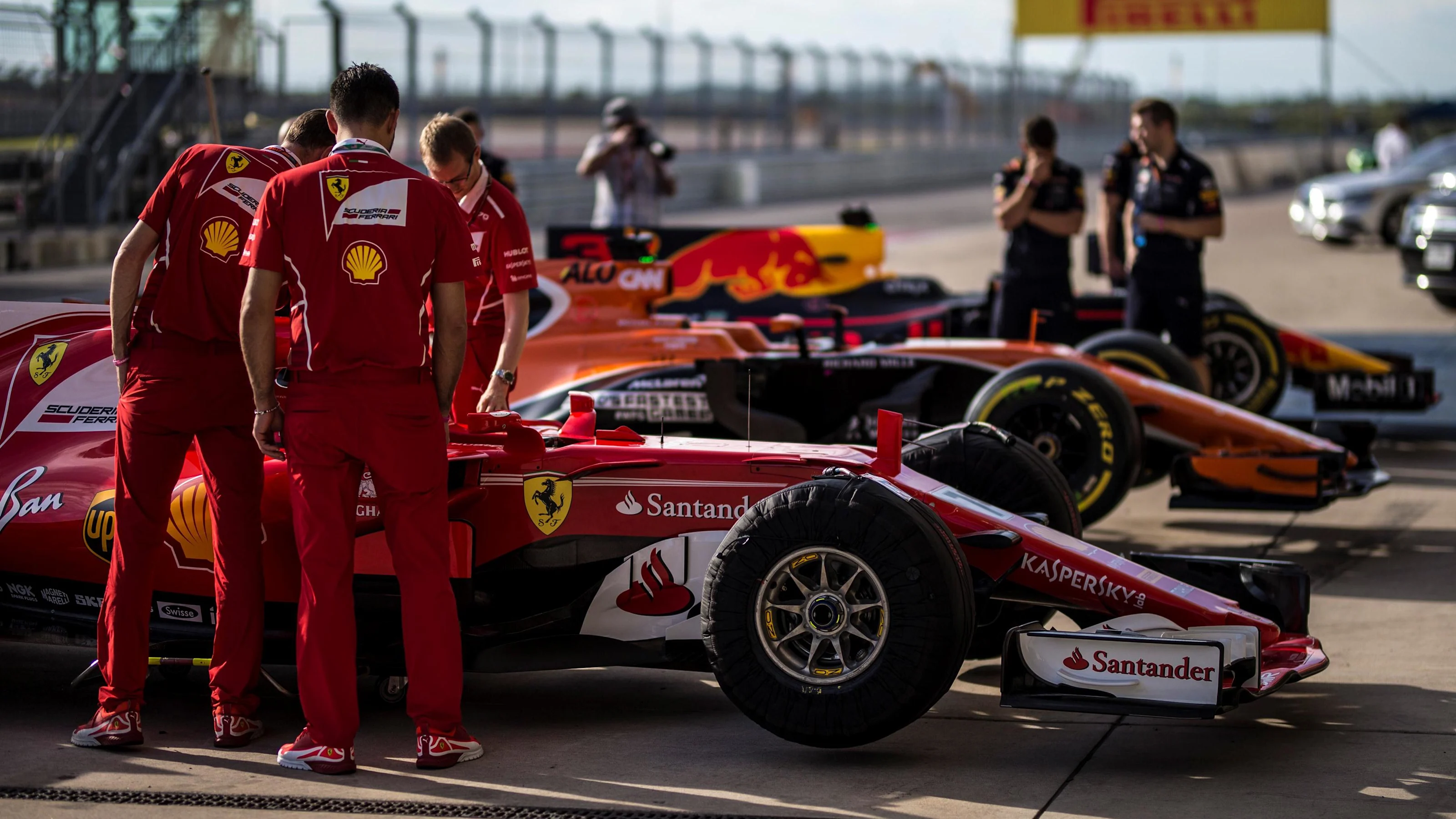 Ferrari mechanics with Ferrari SF70-H at Formula One World Championship, Rd17, United States Grand