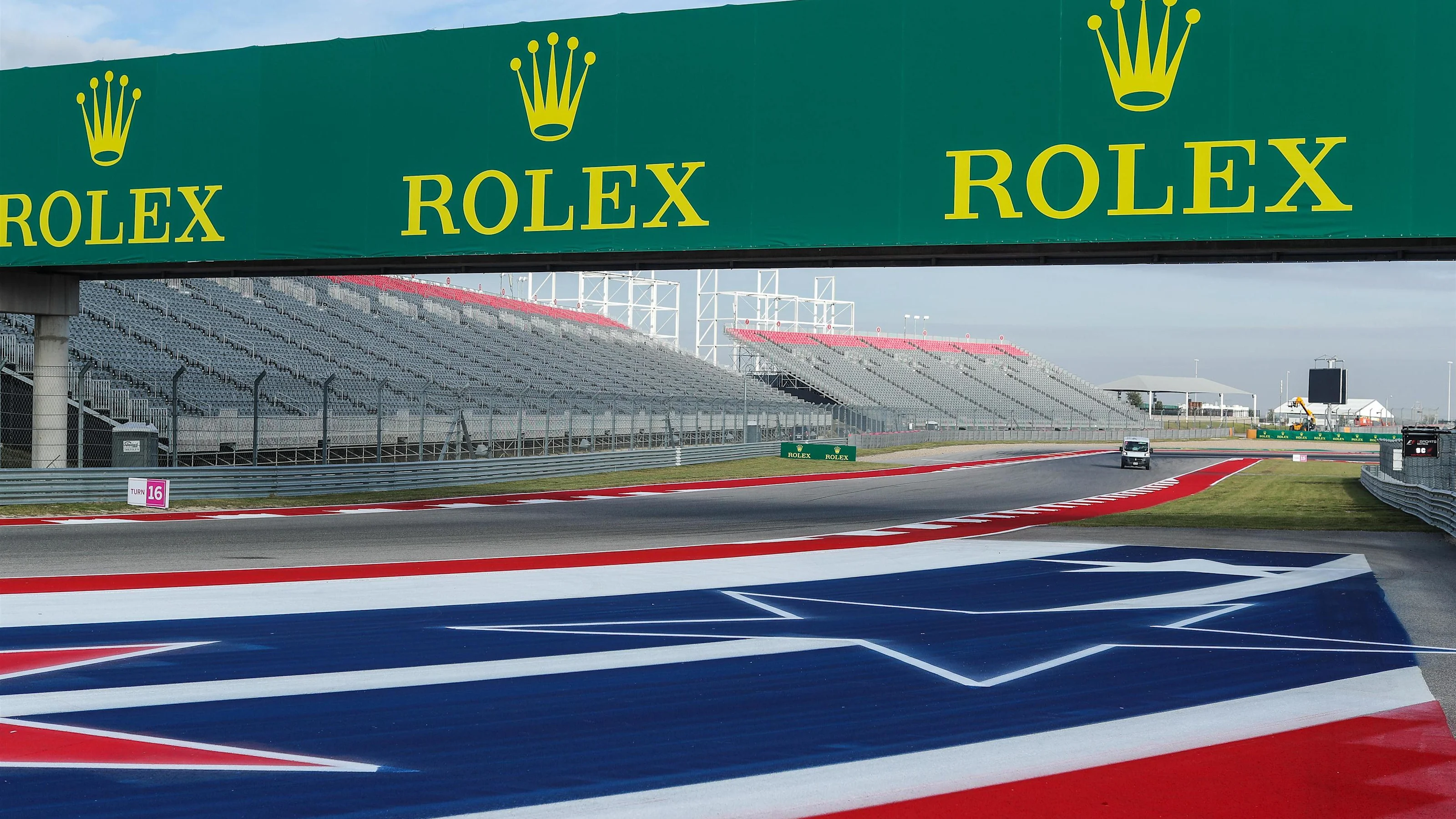 Track view at Formula One World Championship, Rd17, United States Grand Prix, Preparations, Circuit