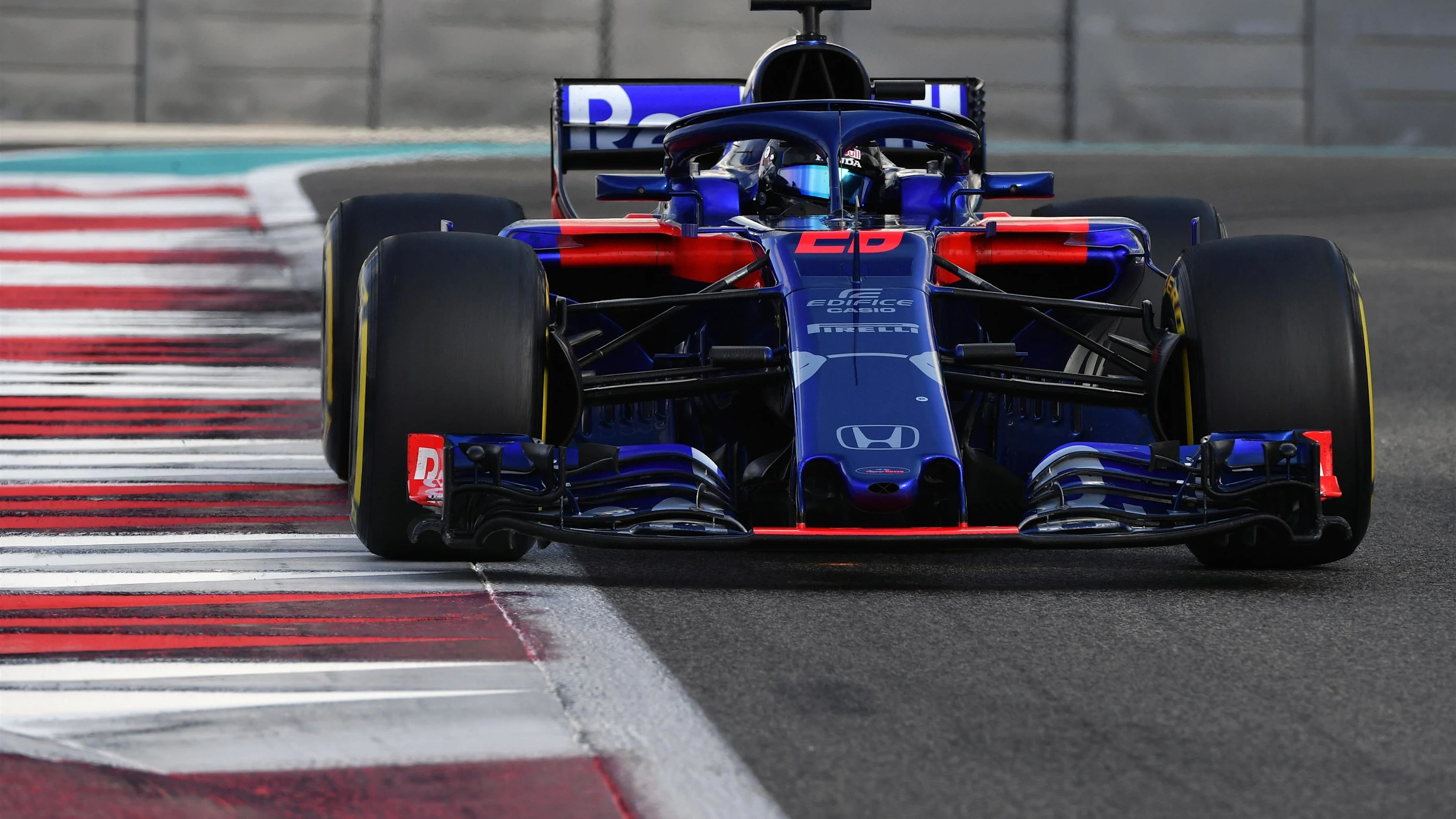 Daniil Kvyat, Scuderia Toro Rosso STR13 at Formula One Testing, Day Two, Yas Marina Circuit, Abu