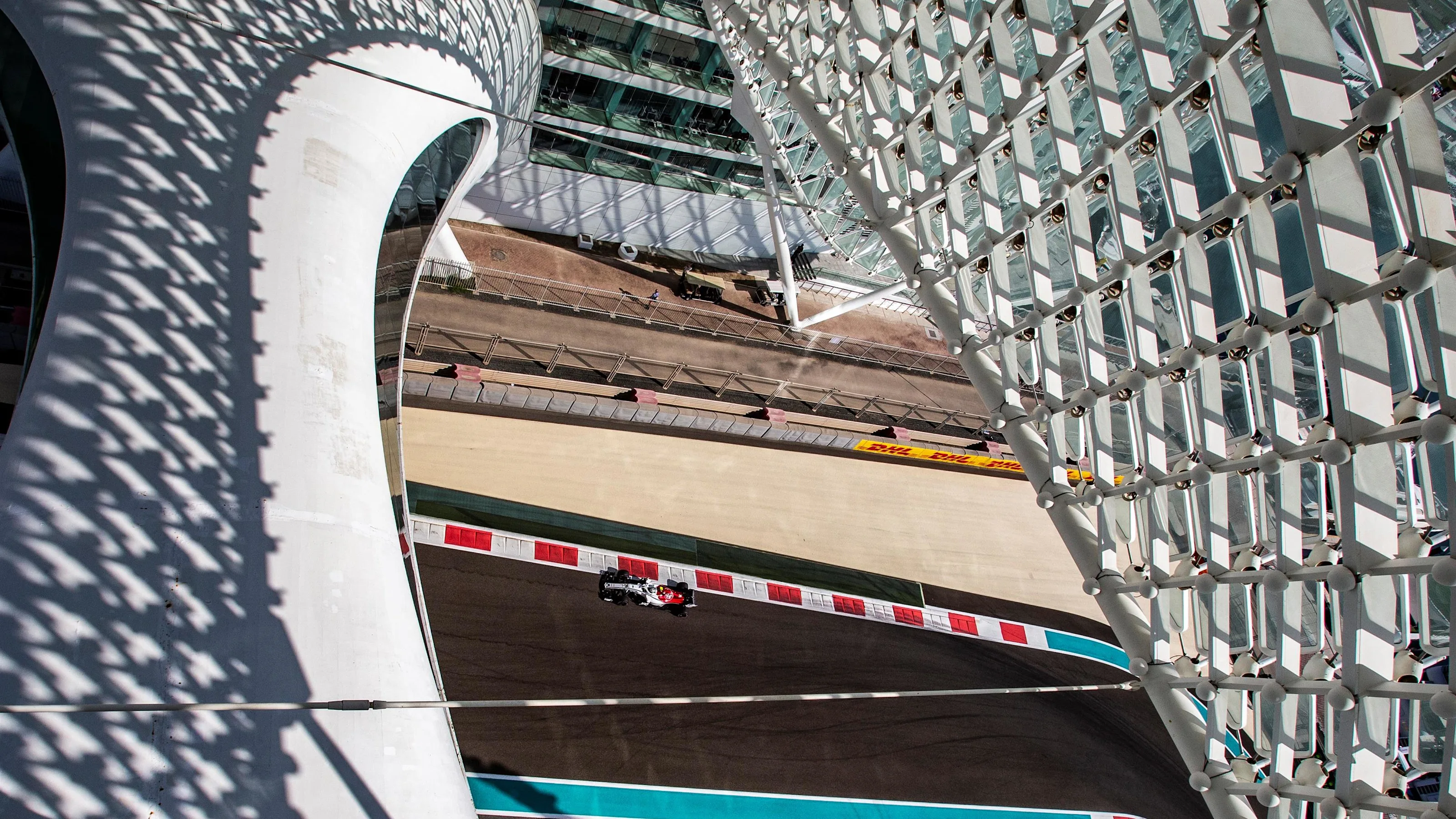 Antonio Giovinazzi, Alfa Romeo Sauber C37 at Formula One World Championship, Rd21, Abu Dhabi Grand