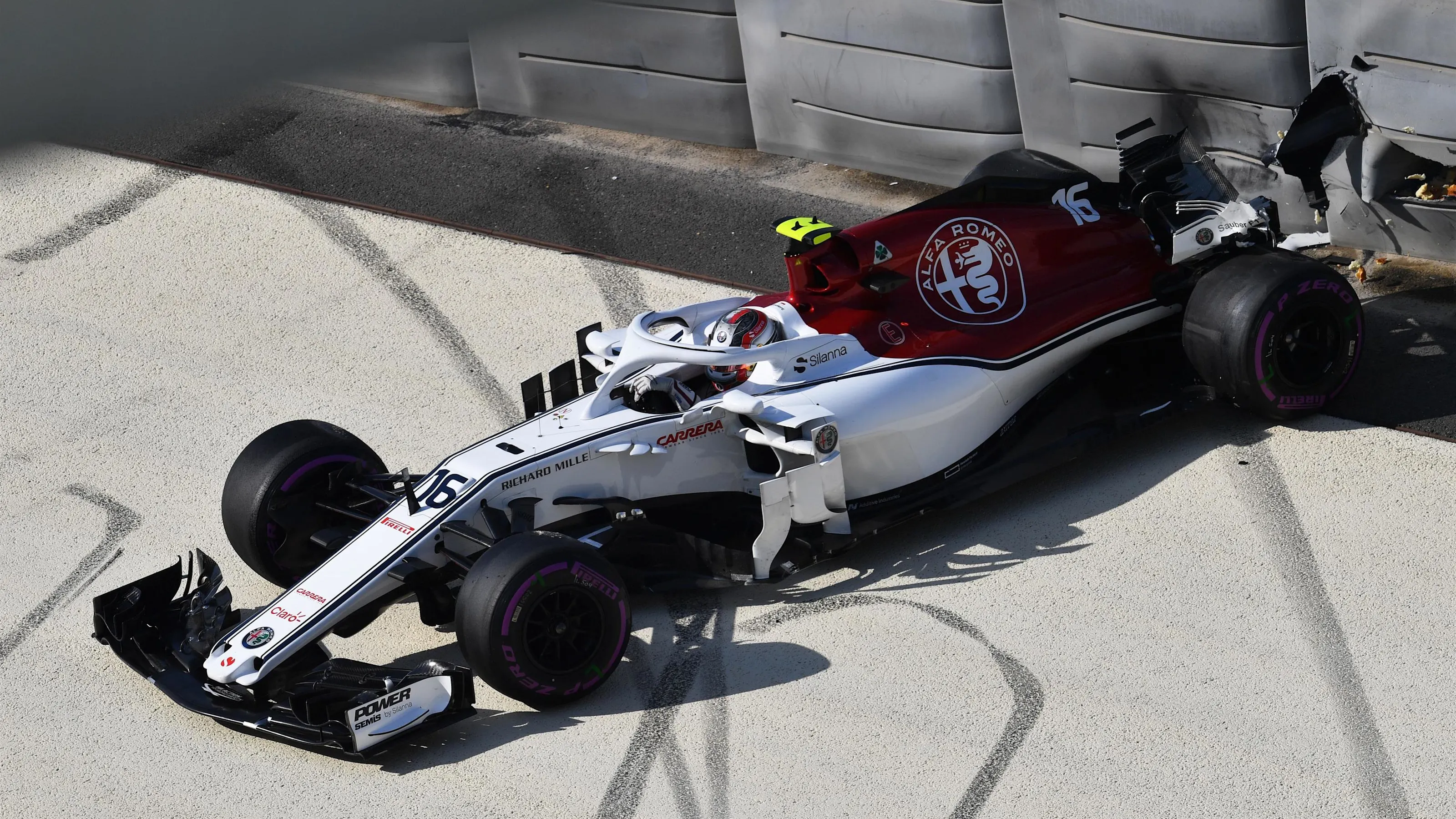Charles Leclerc, Alfa Romeo Sauber C37 crashes in FP3 at Formula One World Championship, Rd21, Abu