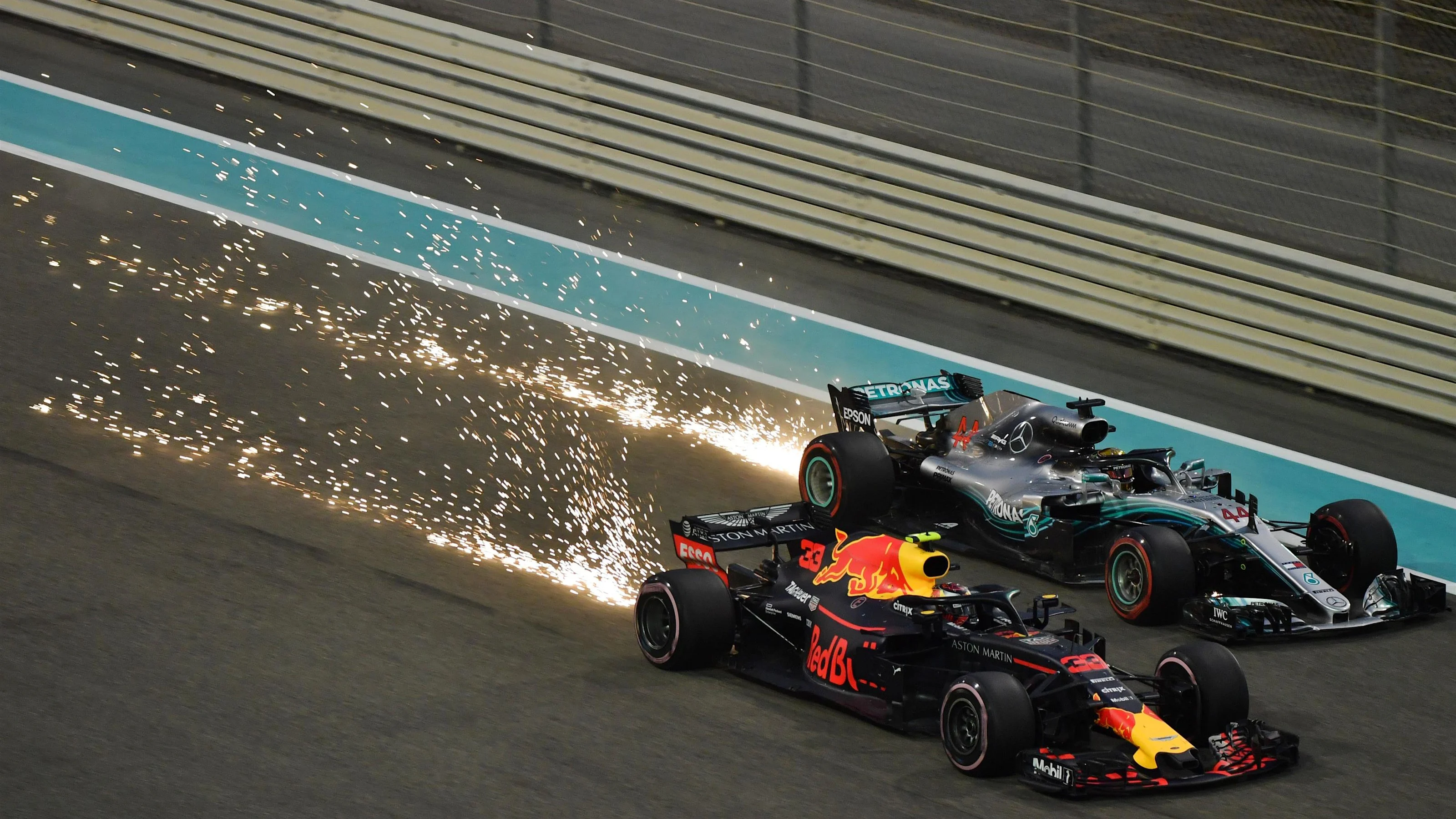 Max Verstappen, Red Bull Racing RB14 sparks and Lewis Hamilton, Mercedes AMG F1 sparks and battles