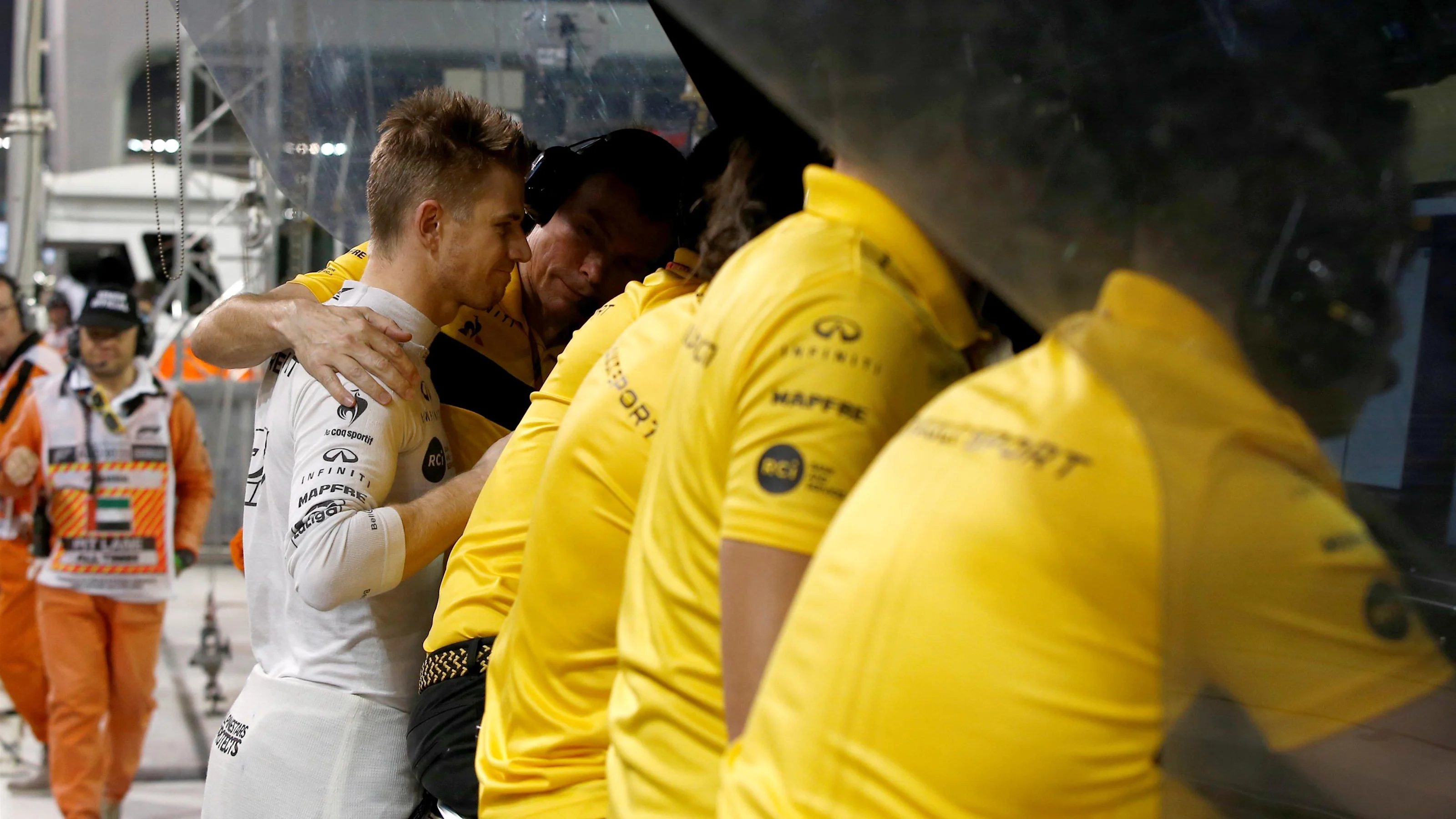 Race retiree Nico Hulkenberg, Renault Sport F1 Team at Formula One World Championship, Rd21, Abu