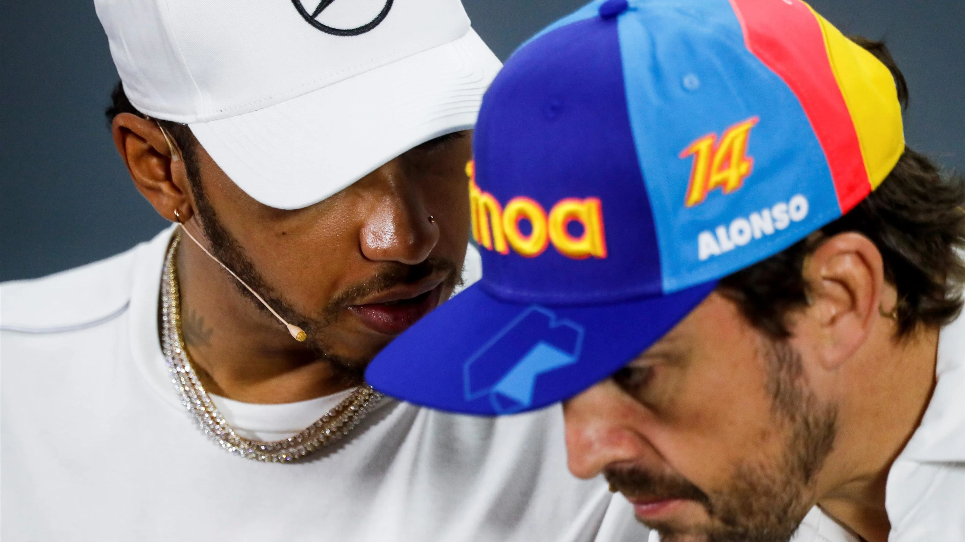Lewis Hamilton, Mercedes AMG F1 and Fernando Alonso, McLaren in the press conference at Formula One
