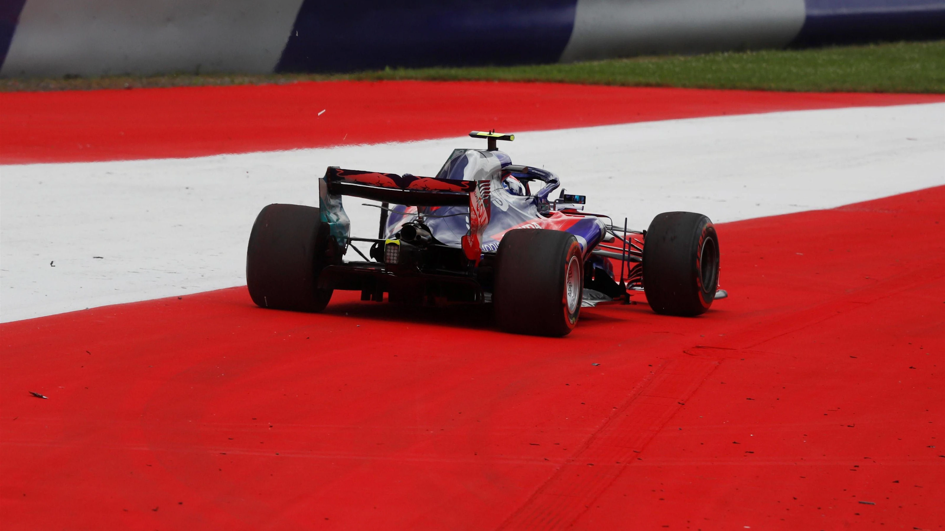 Pierre Gasly (FRA) Scuderia Toro Rosso STR13 runs wide at Formula One World Championship, Rd9,