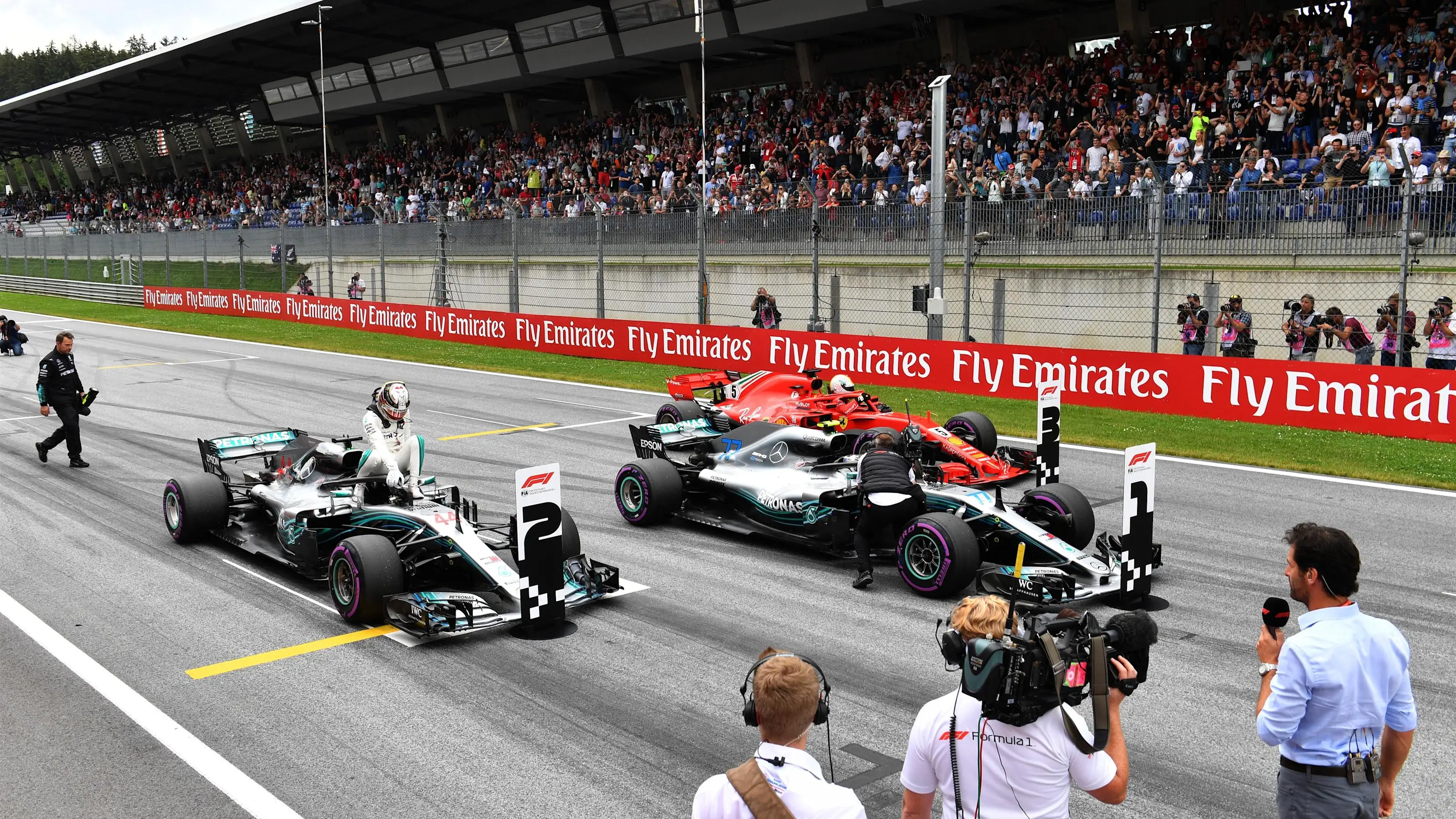 Lewis Hamilton (GBR) Mercedes-AMG F1 W09 EQ Power+, Valtteri Bottas (FIN) Mercedes-AMG F1 W09 EQ