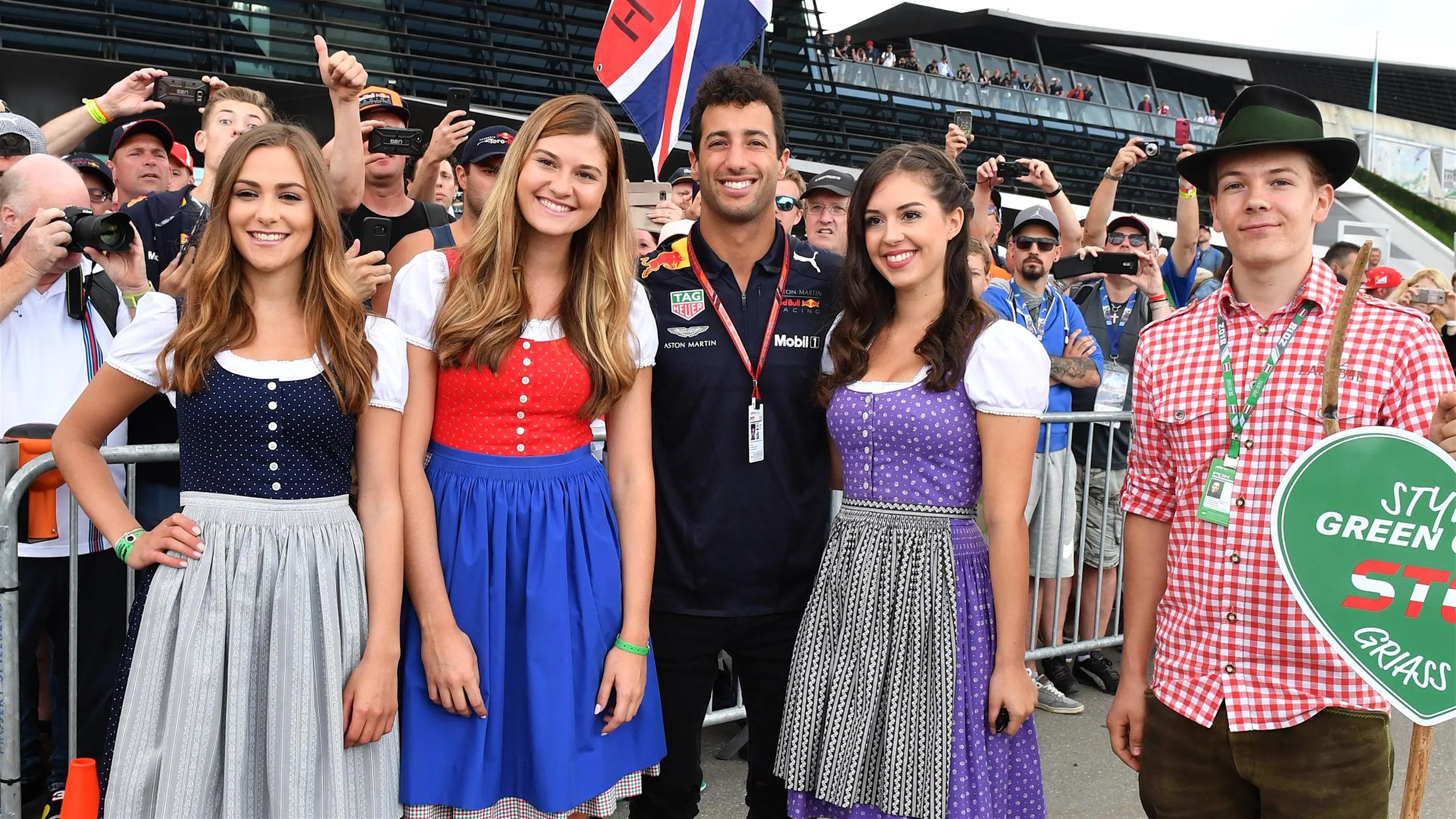 Daniel Ricciardo (AUS) Red Bull Racing and girls at Formula One World Championship, Rd9, Austrian