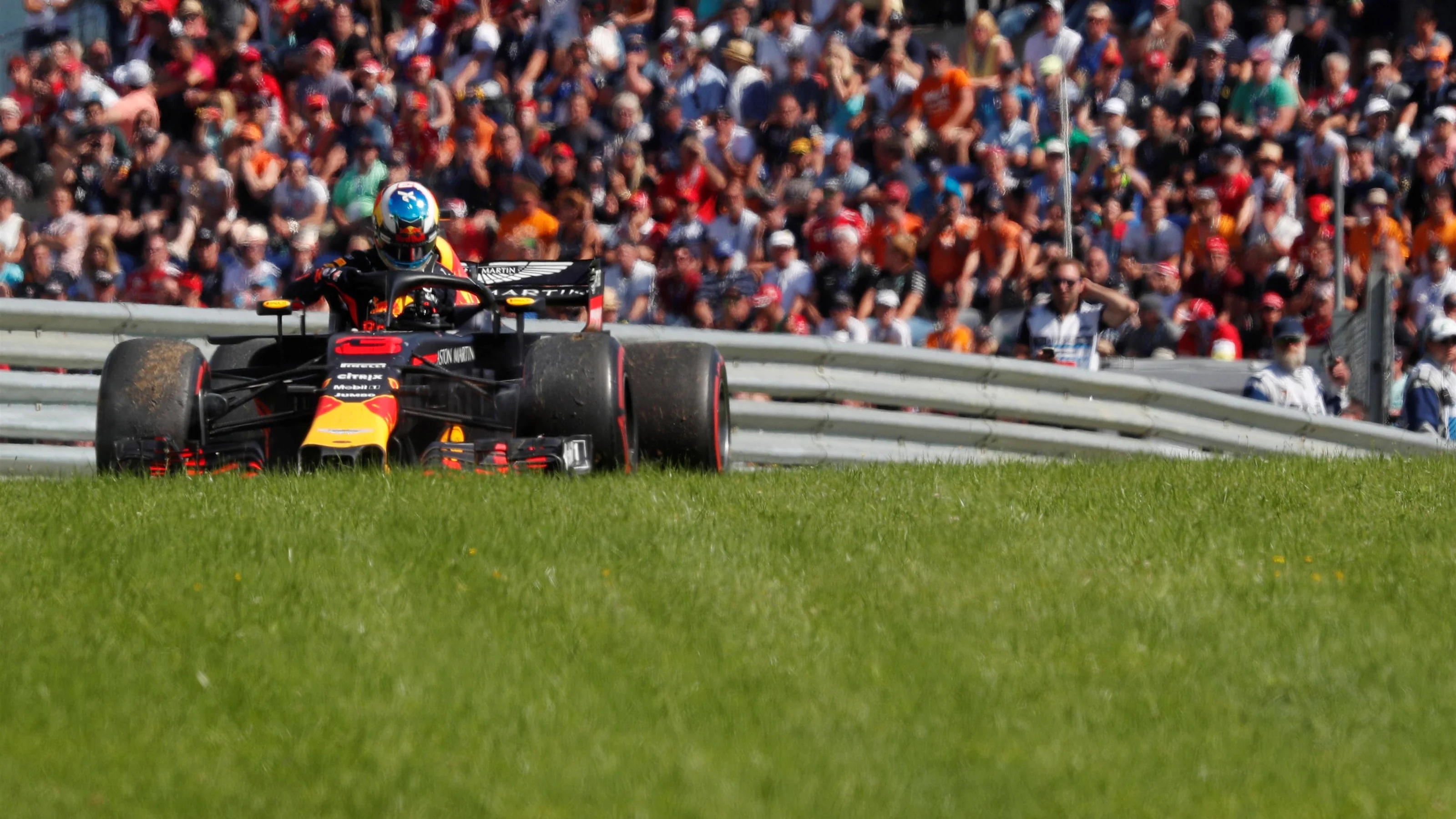 Race retiree Daniel Ricciardo (AUS) Red Bull Racing RB14 at Formula One World Championship, Rd9,