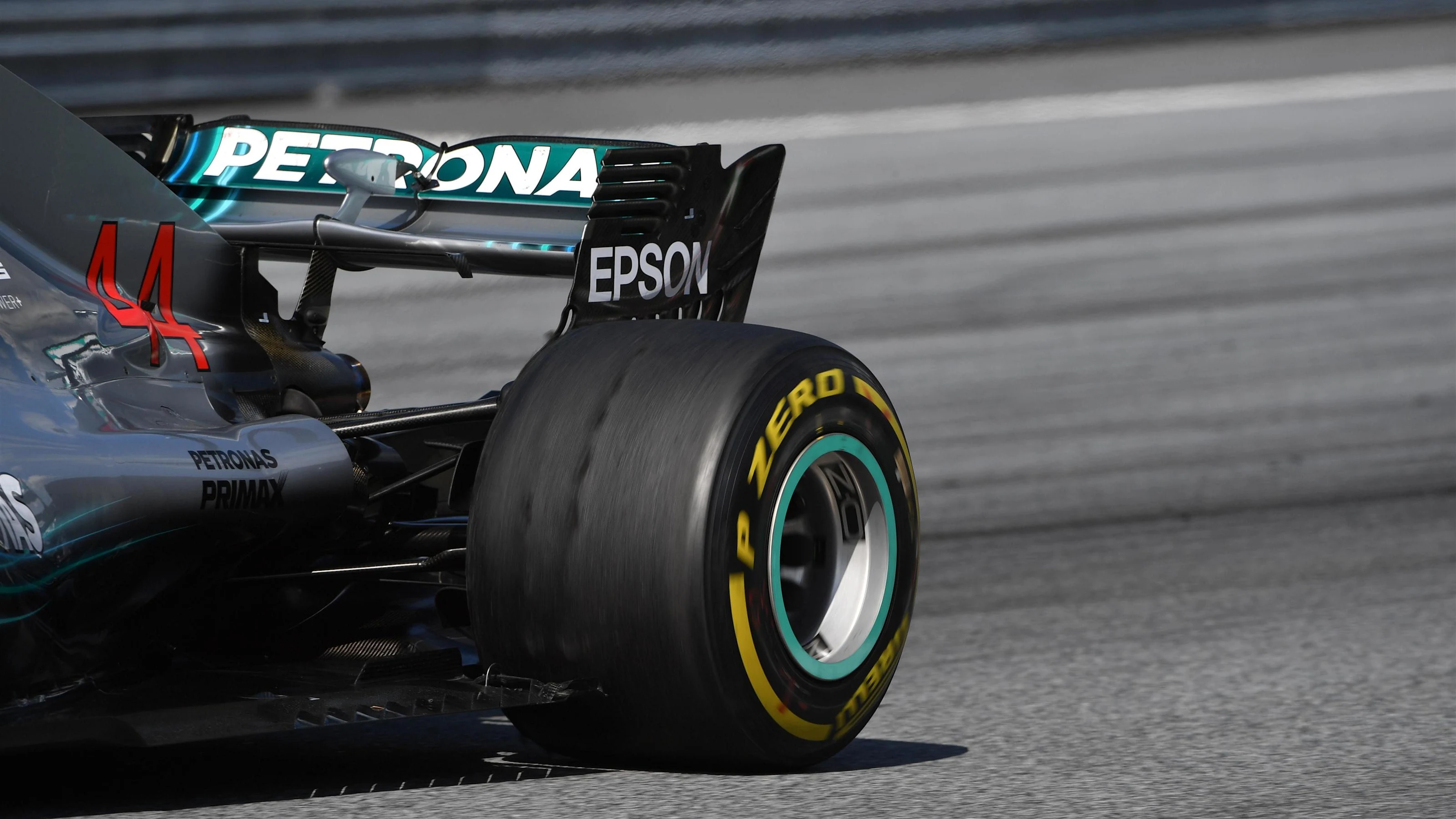 Lewis Hamilton (GBR) Mercedes-AMG F1 W09 EQ Power+ blistered rear tyre at Formula One World