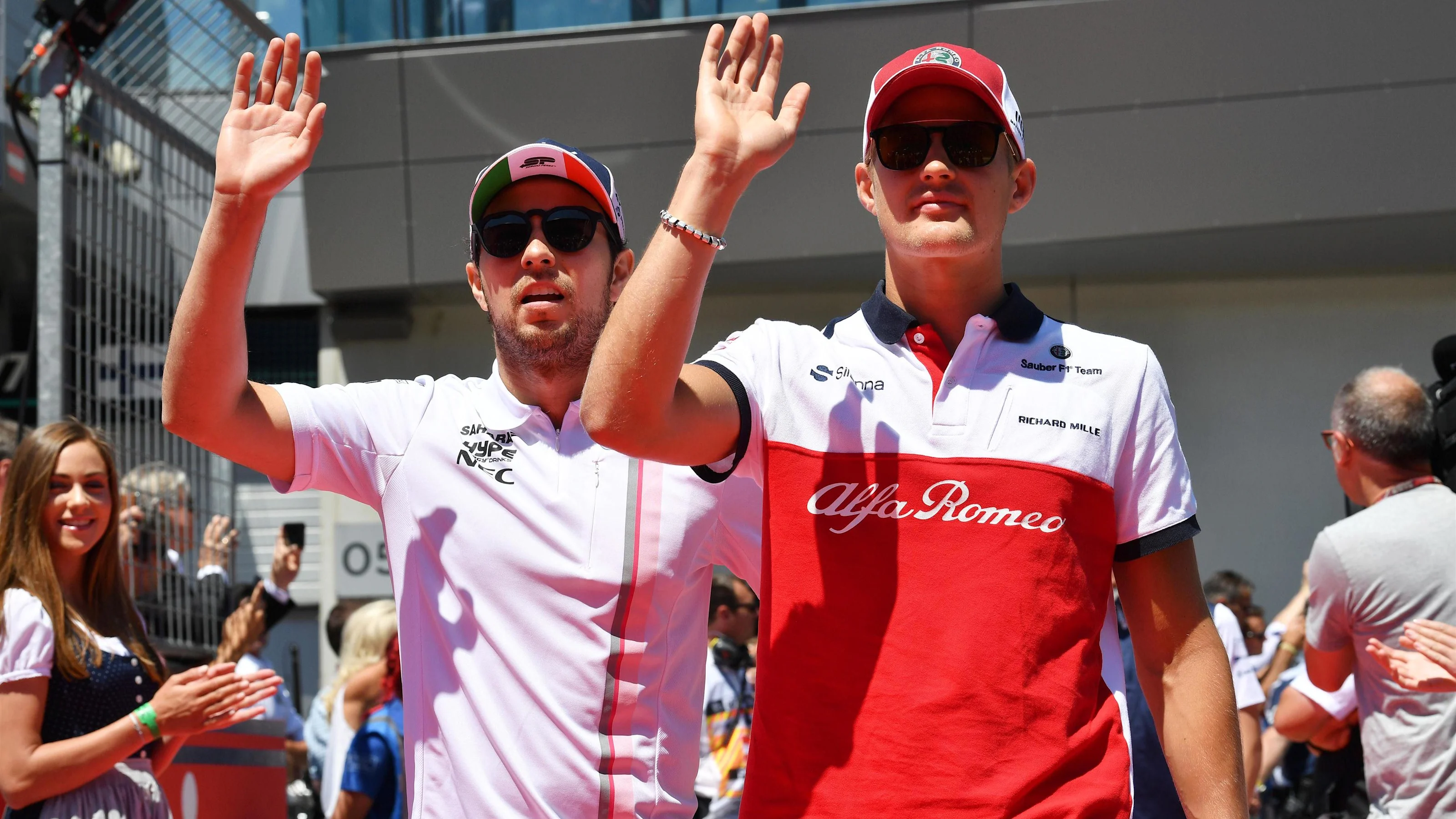 Sergio Perez (MEX) Force India and Marcus Ericsson (SWE) Alfa Romeo Sauber F1 Team on the drivers