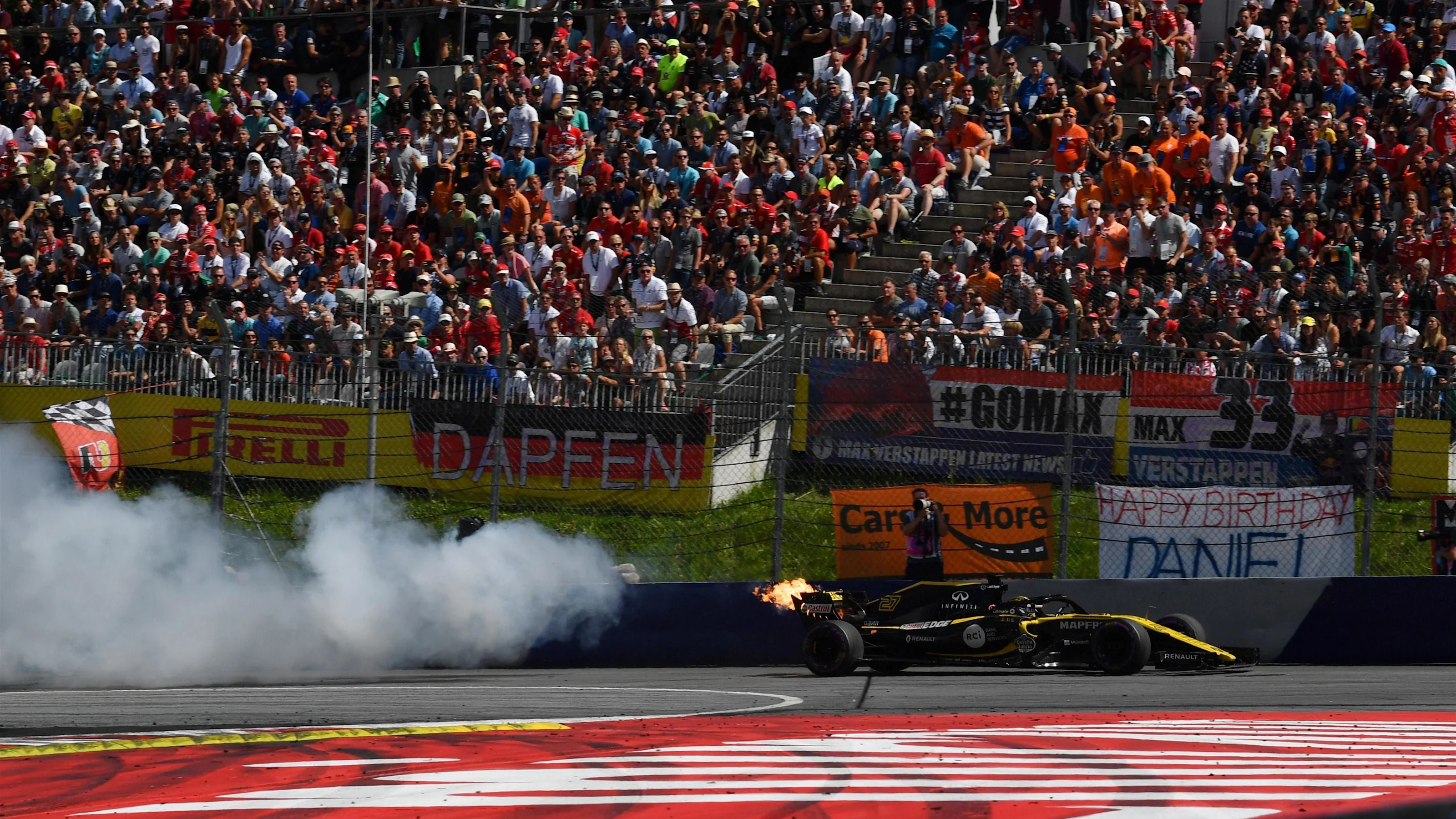 Nico Hulkenberg (GER) Renault Sport F1 Team RS18 retires from the race at Formula One World