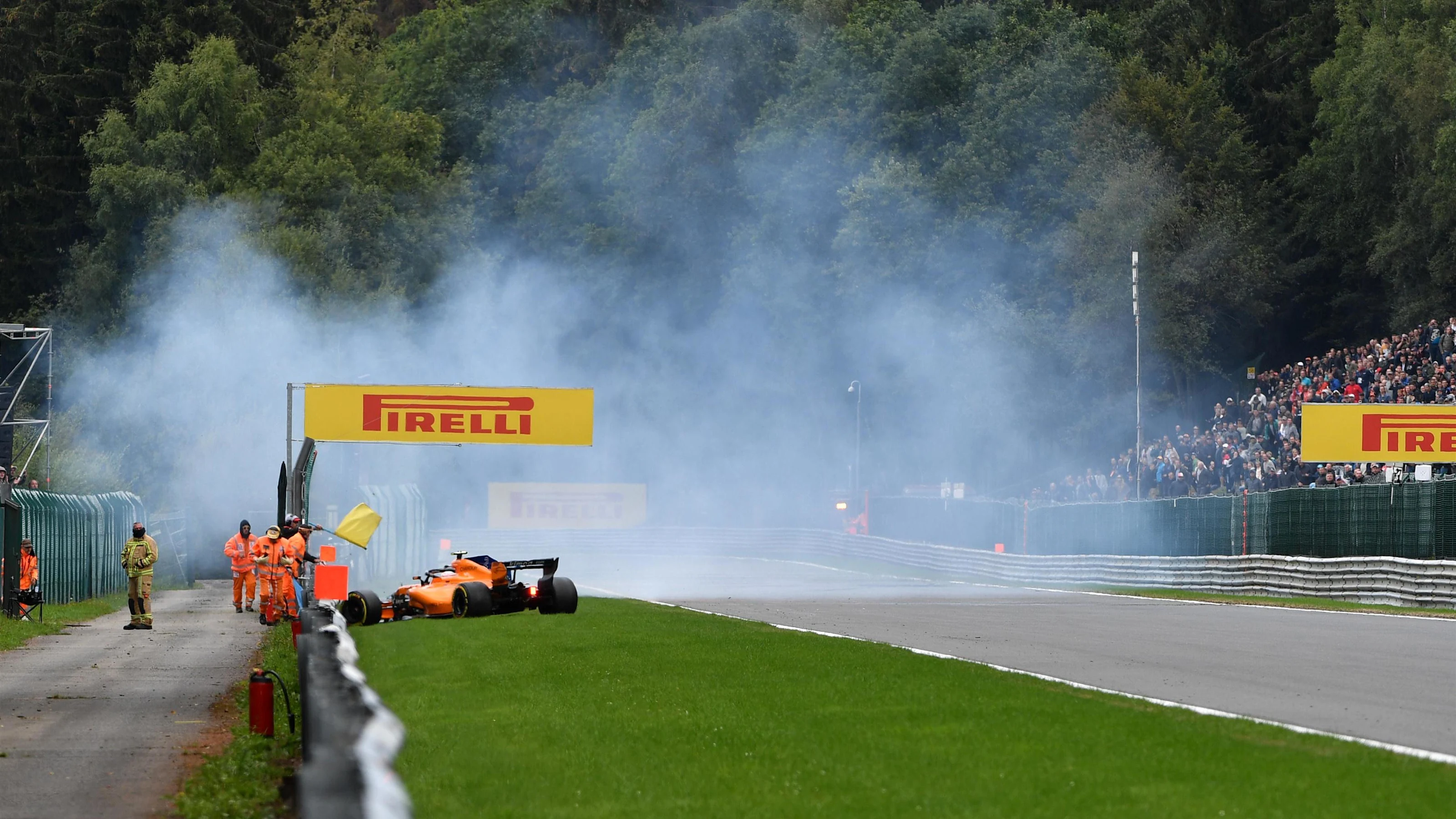 Stoffel Vandoorne, McLaren MCL33 crashes in FP3 at Formula One World Championship, Rd13, Belgian