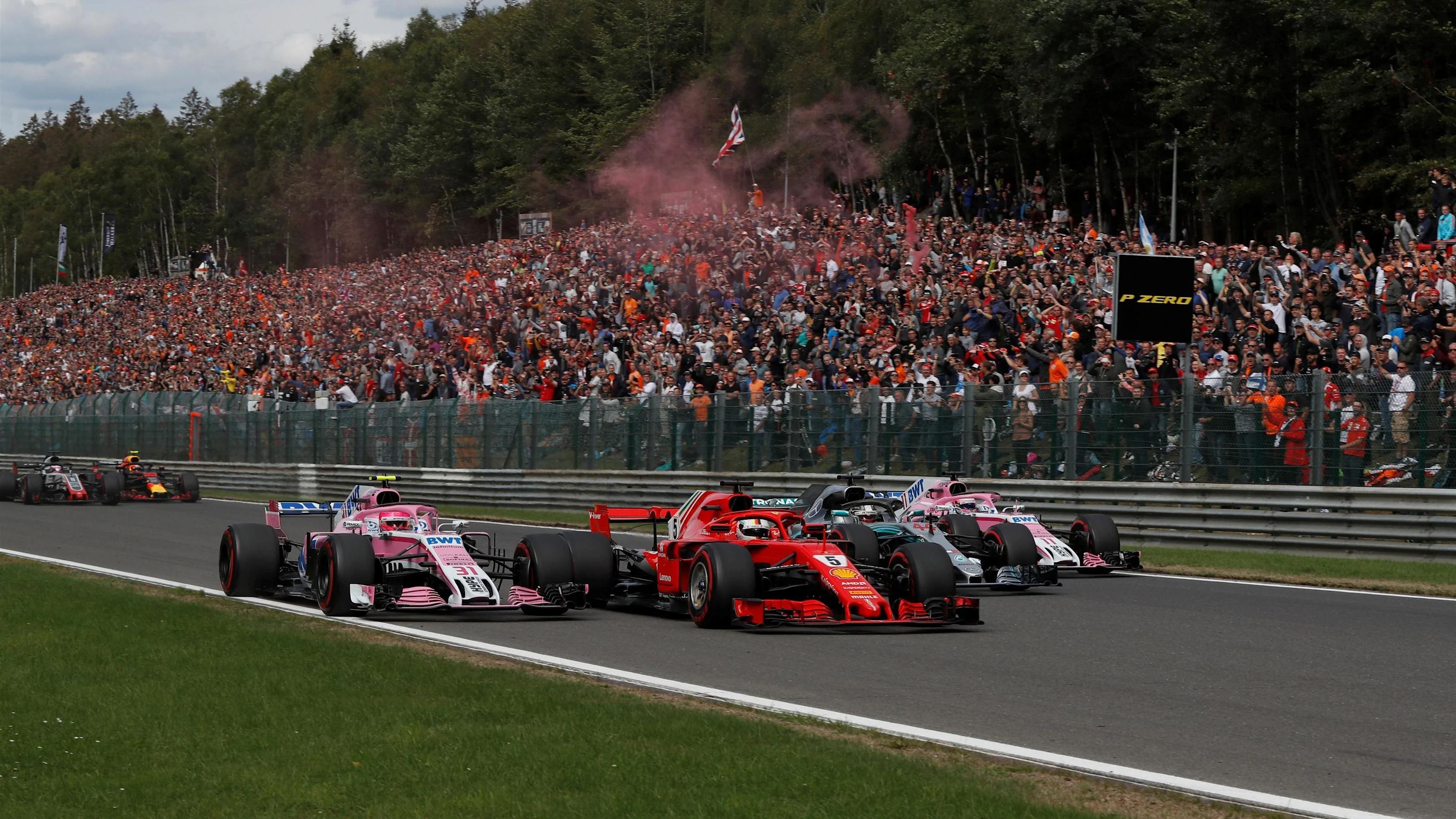 (L to R): Esteban Ocon, Racing Point Force India VJM11, Sebastian Vettel, Ferrari SF71H, Lewis
