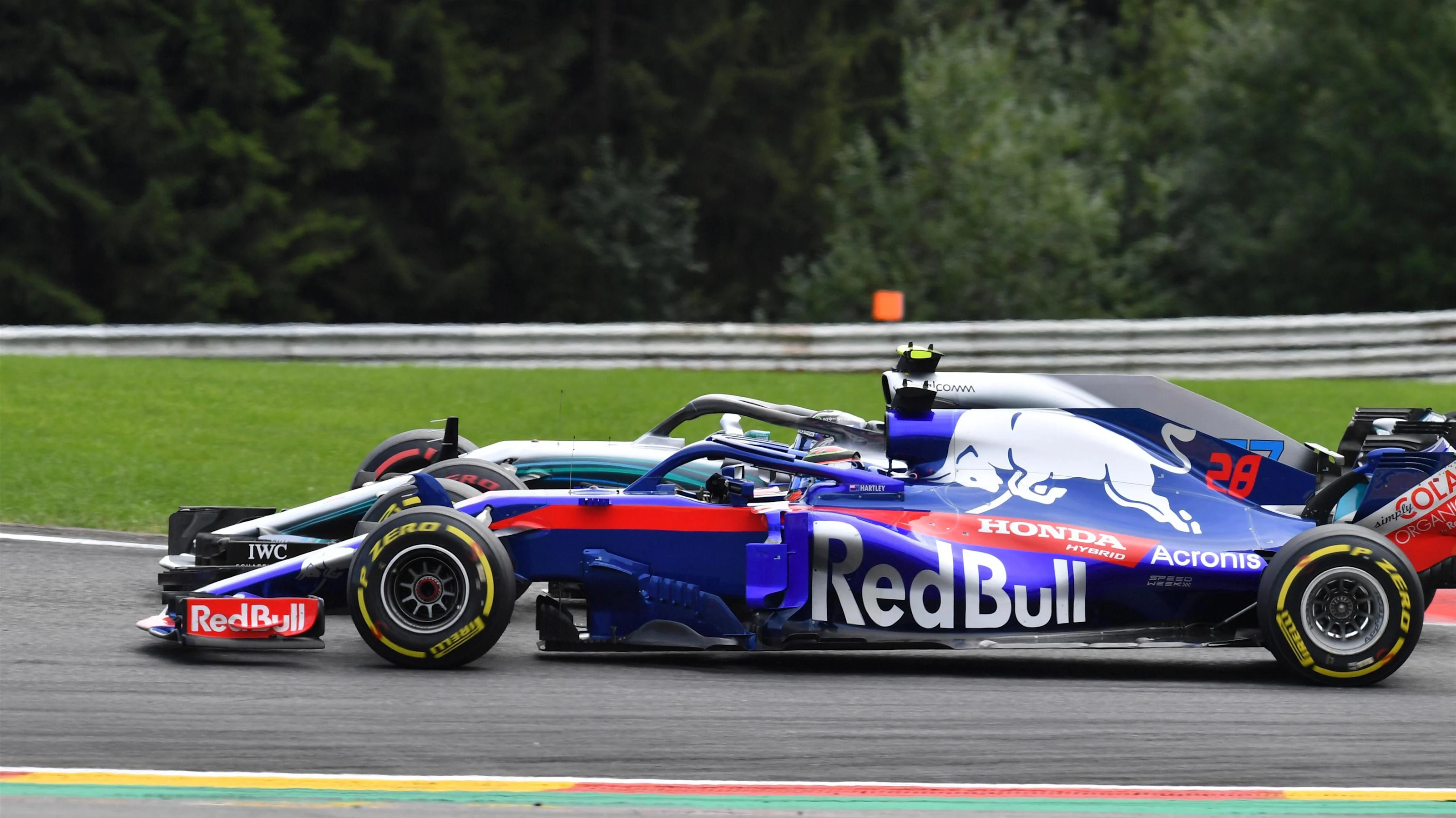 Brendon Hartley, Scuderia Toro Rosso STR13 and Valtteri Bottas, Mercedes AMG F1 W09 at Formula One