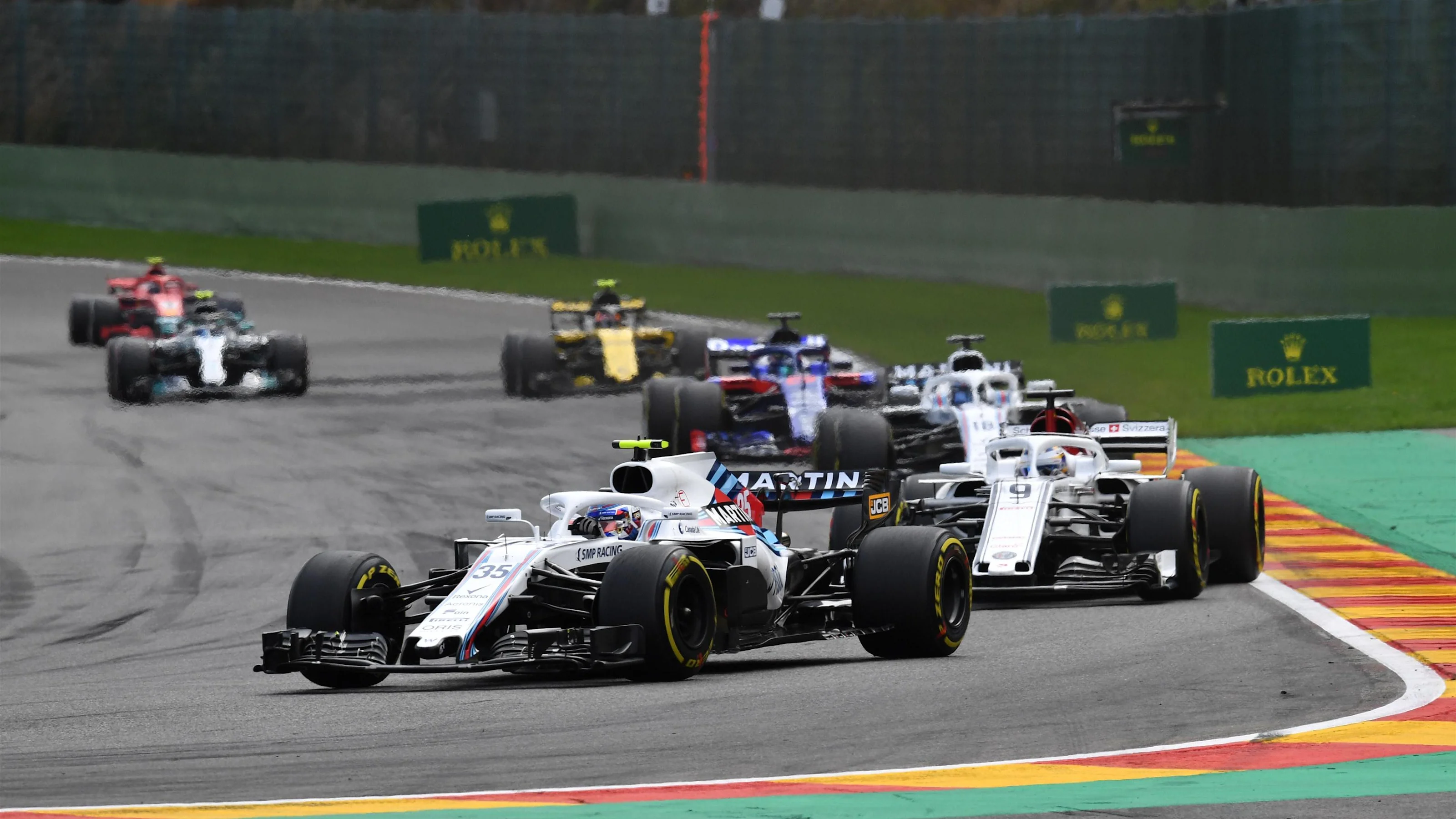 Sergey Sirotkin, Williams FW41 leads Marcus Ericsson, Alfa Romeo Sauber C37 at Formula One World