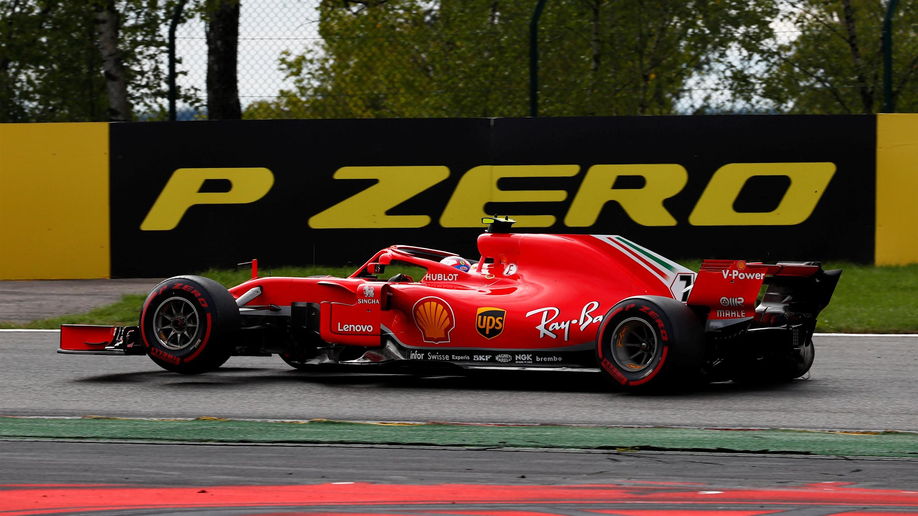 Kimi Raikkonen, Ferrari SF71H with puncture on lap one at Formula One World Championship, Rd13,