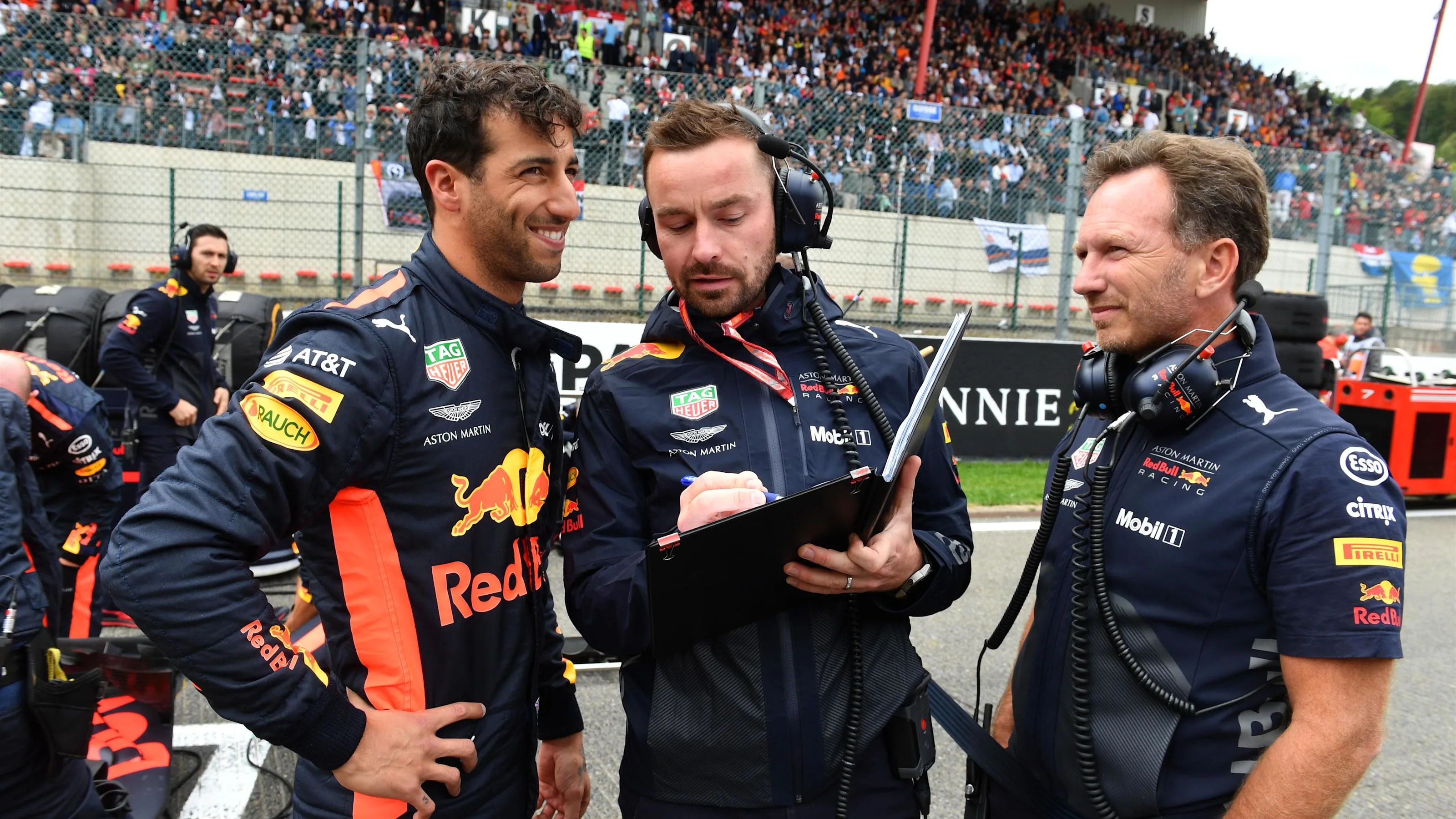 Daniel Ricciardo, Red Bull Racing, Simon Rennie, Red Bull Racing Race Engineer and Christian