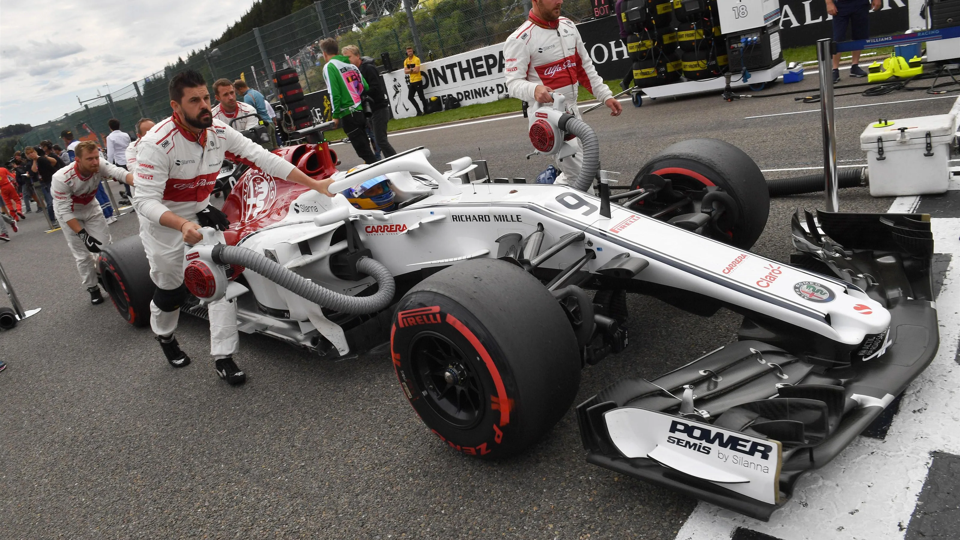 Marcus Ericsson, Alfa Romeo Sauber C37 on the grid at Formula One World Championship, Rd13, Belgian