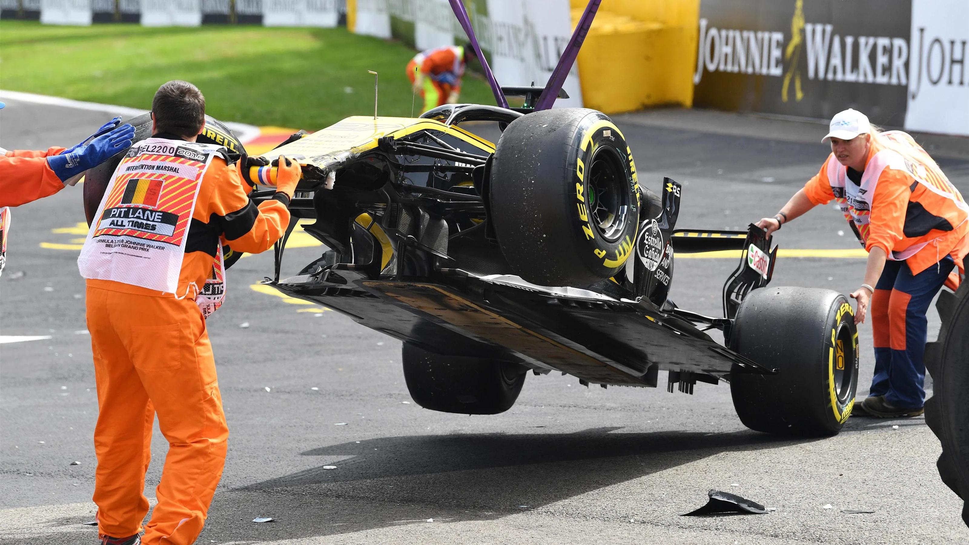 The crashed car of Nico Hulkenberg, Renault Sport F1 Team R.S. 18 is recovered at Formula One World