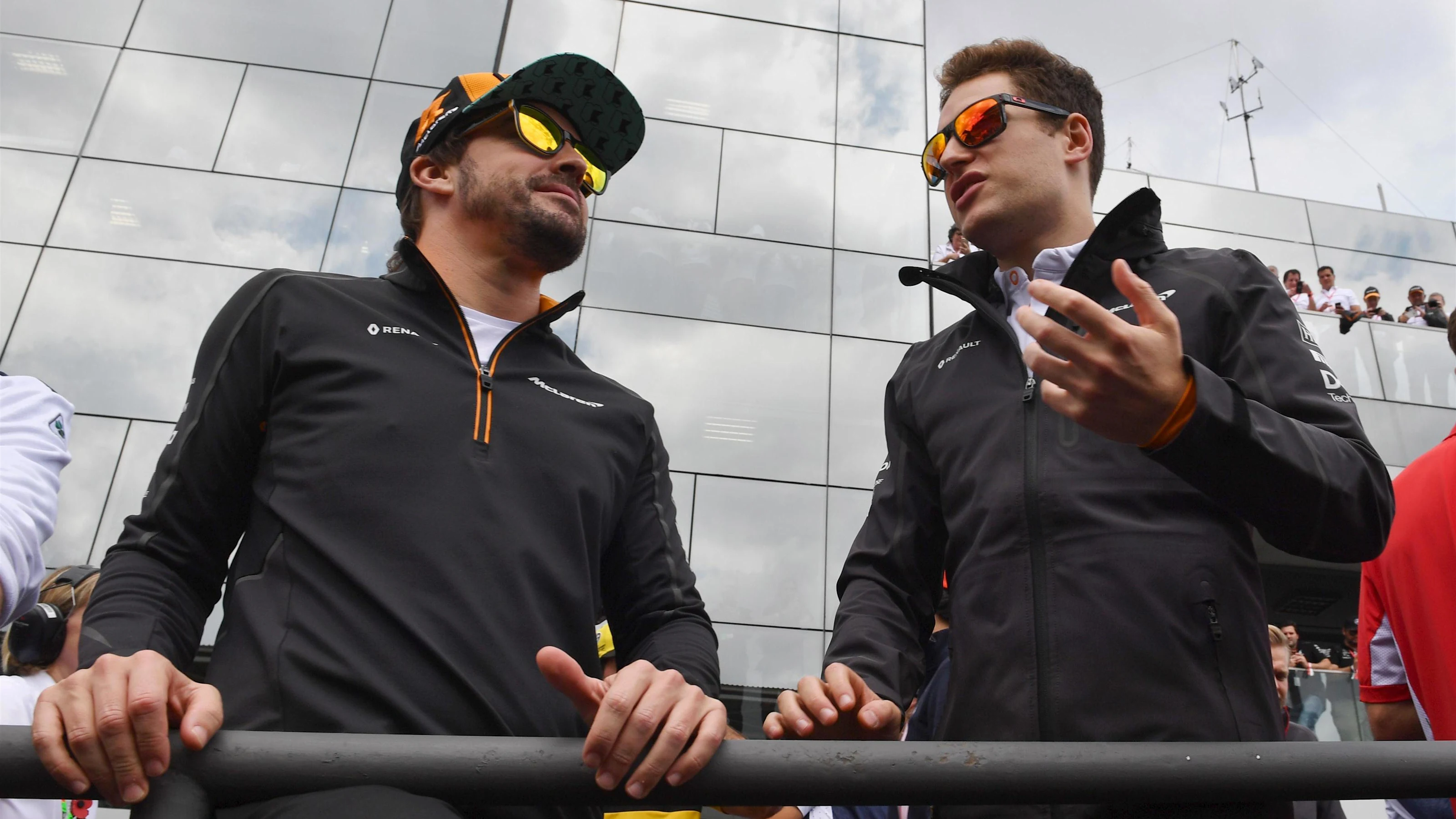 (L to R): Fernando Alonso, McLaren and Stoffel Vandoorne, McLaren on the drivers parade at Formula