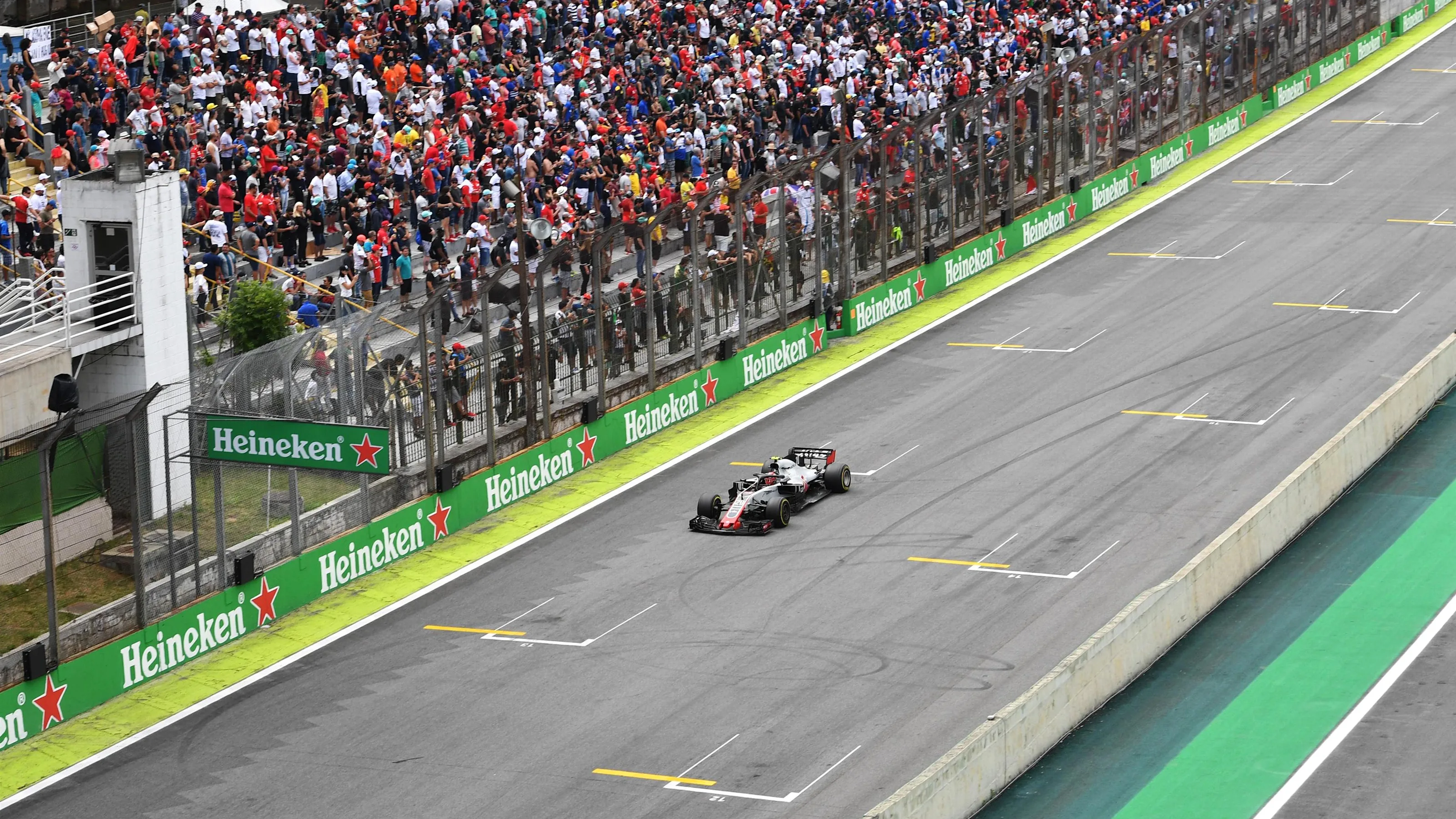 Kevin Magnussen, Haas F1 Team VF-18 at Formula One World Championship, Rd20, Brazilian Grand Prix,