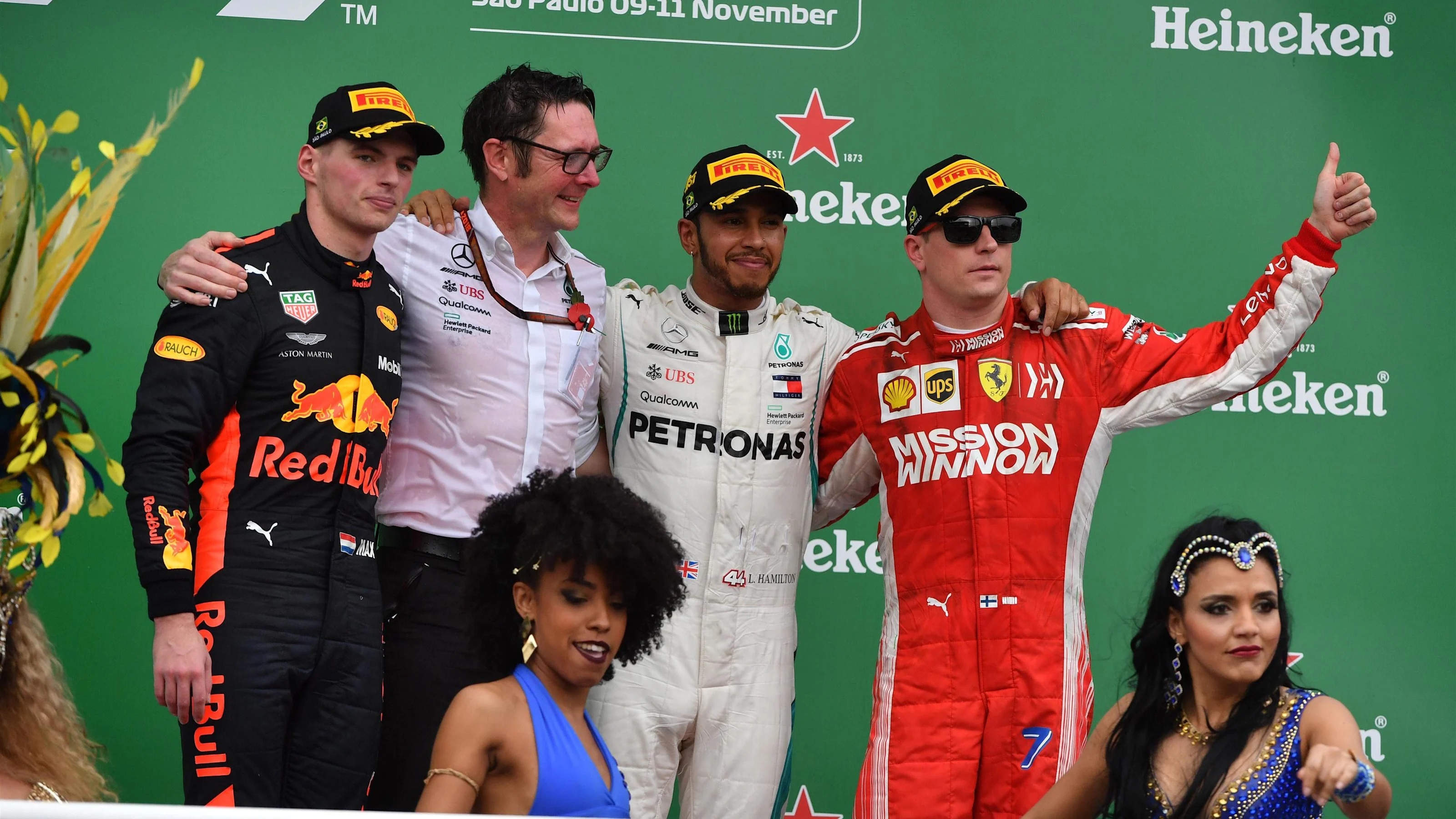 (L to R): Max Verstappen, Red Bull Racing, Andy Shovlin, Mercedes-AMG F1 Chief Engineer, Lewis