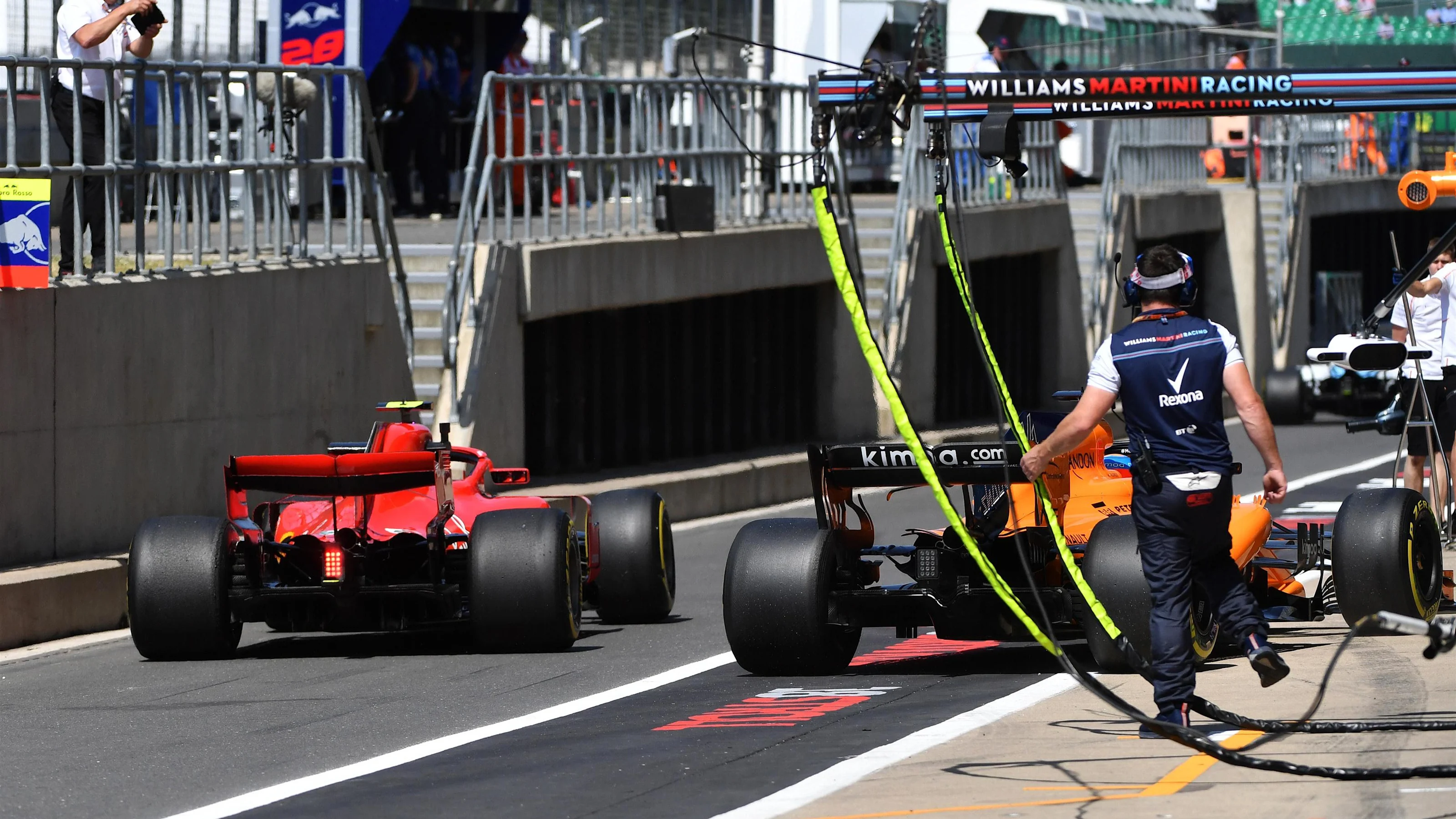 Fernando Alonso (ESP) McLaren MCL33 and Kimi Raikkonen (FIN) Ferrari SF-71H at Formula One World