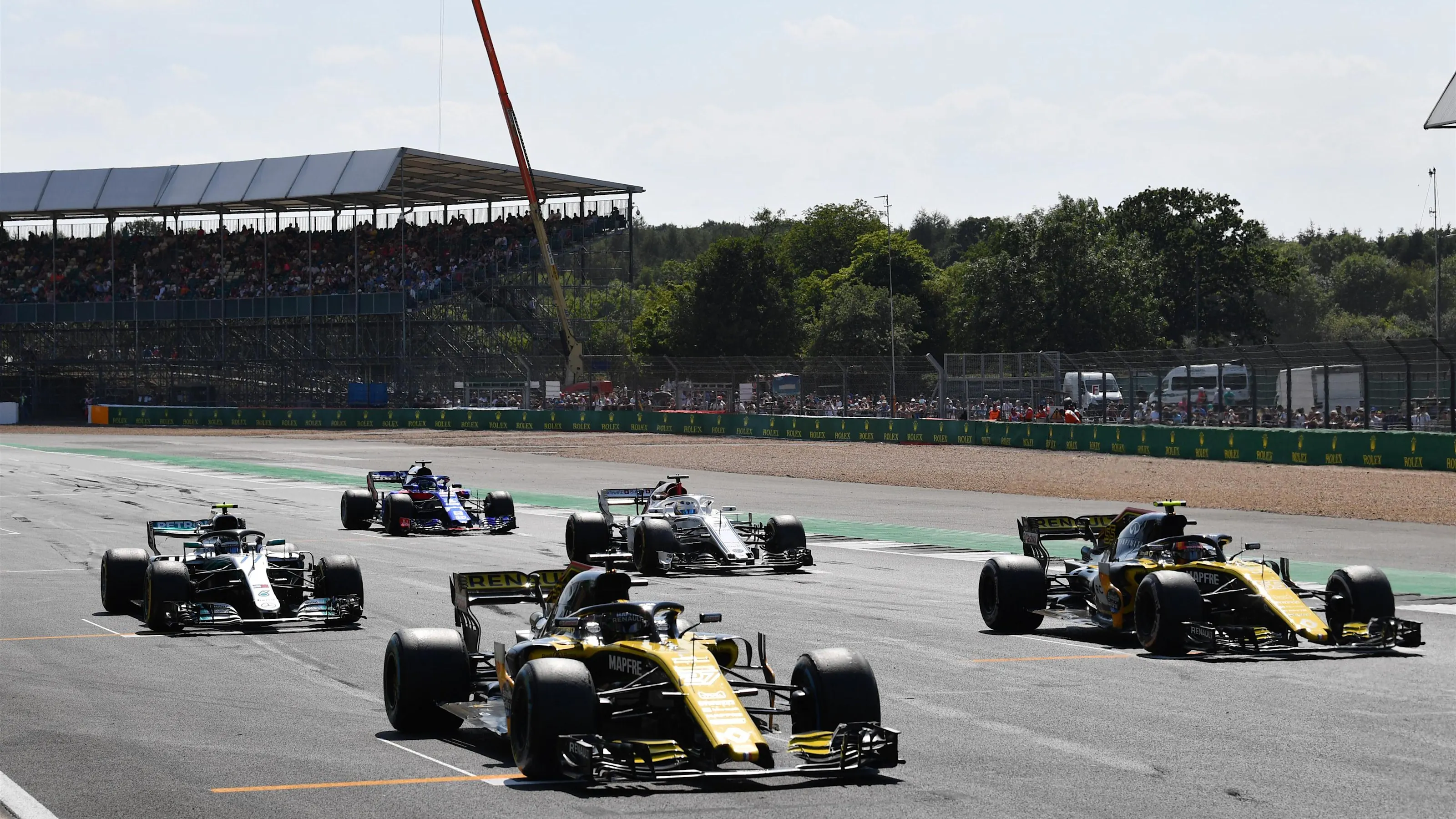 Nico Hulkenberg (GER) Renault Sport F1 Team RS18 and Carlos Sainz jr (ESP) Renault Sport F1 Team